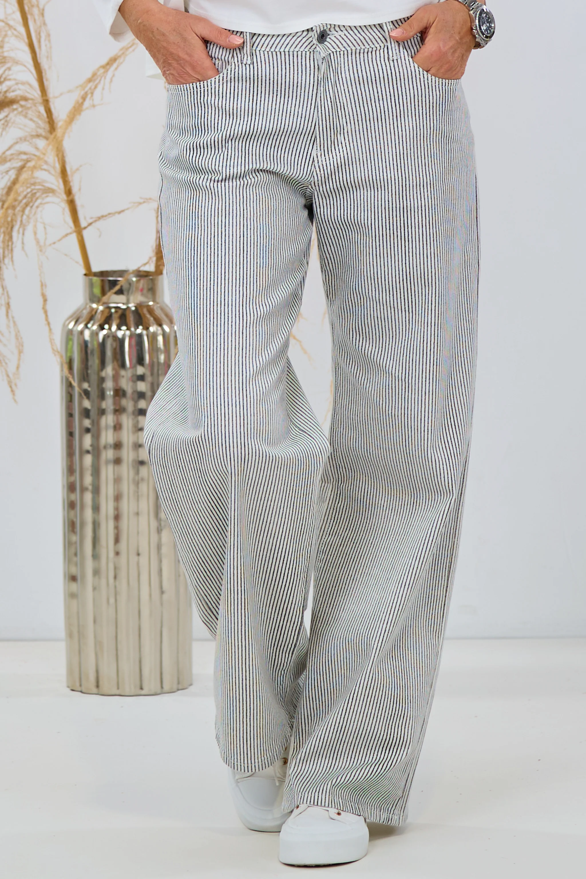 Five-Pocket Hose gestreift, schwarz-weiß