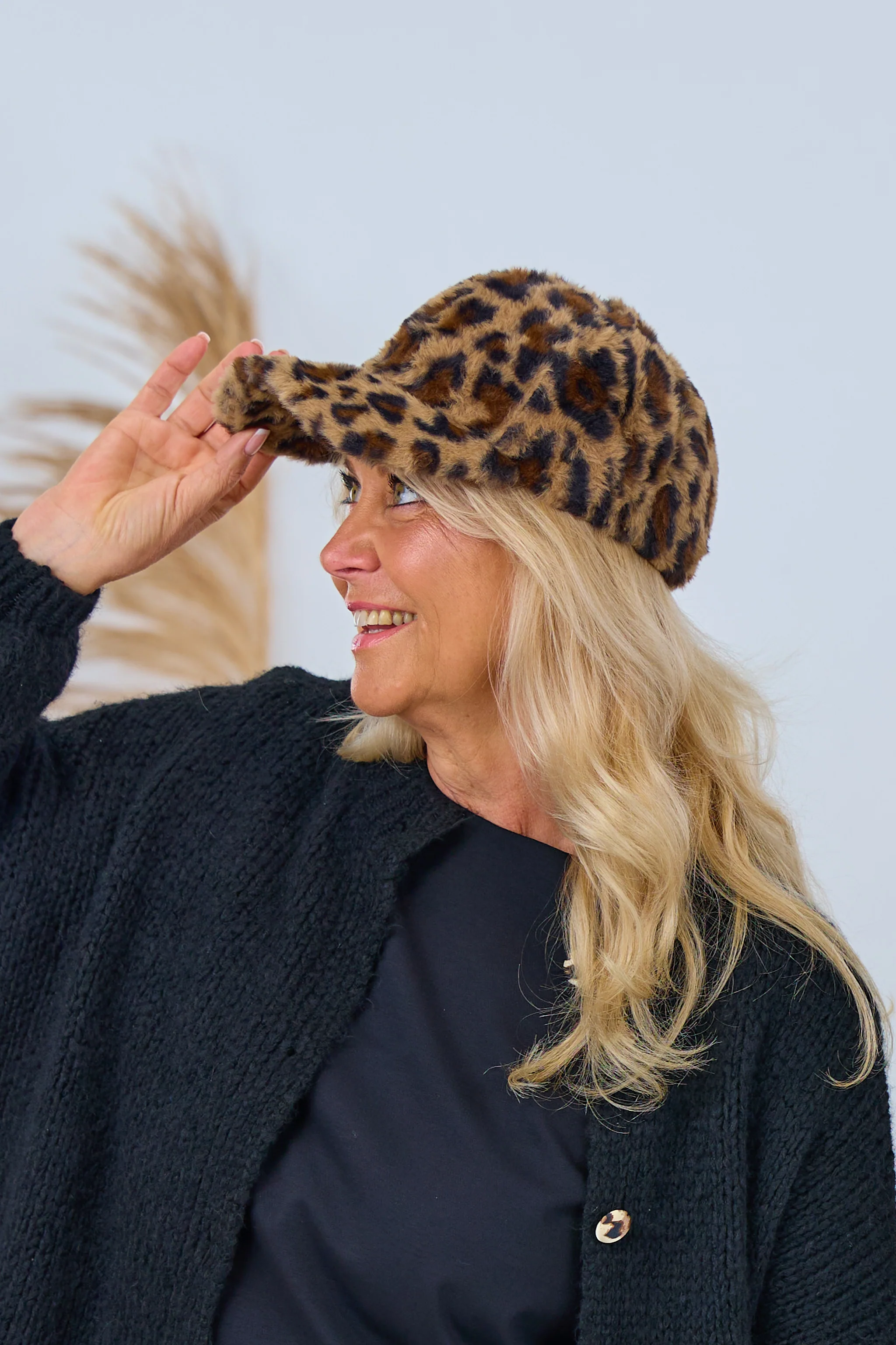 kuschelige Kappe im Leo-Design, braun-leo