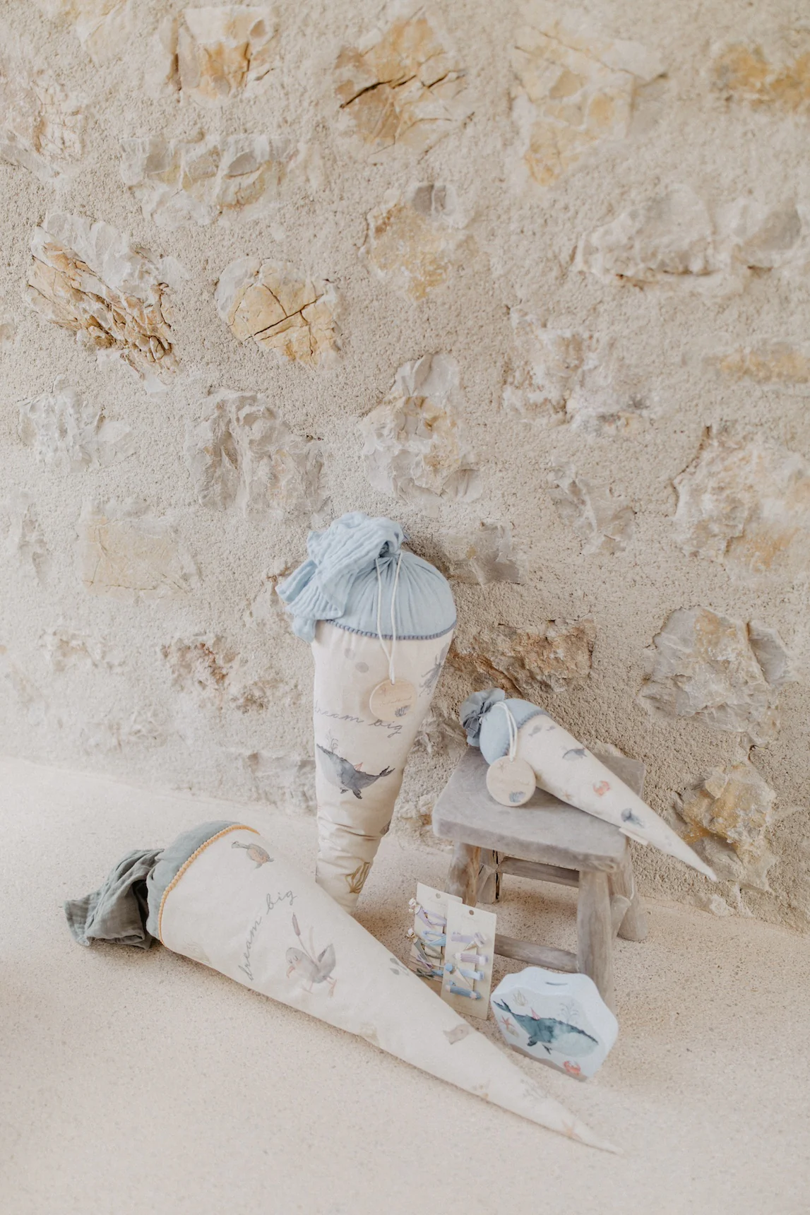 Schultüte groß 'whale' mit Pappkegel und Füllkissen