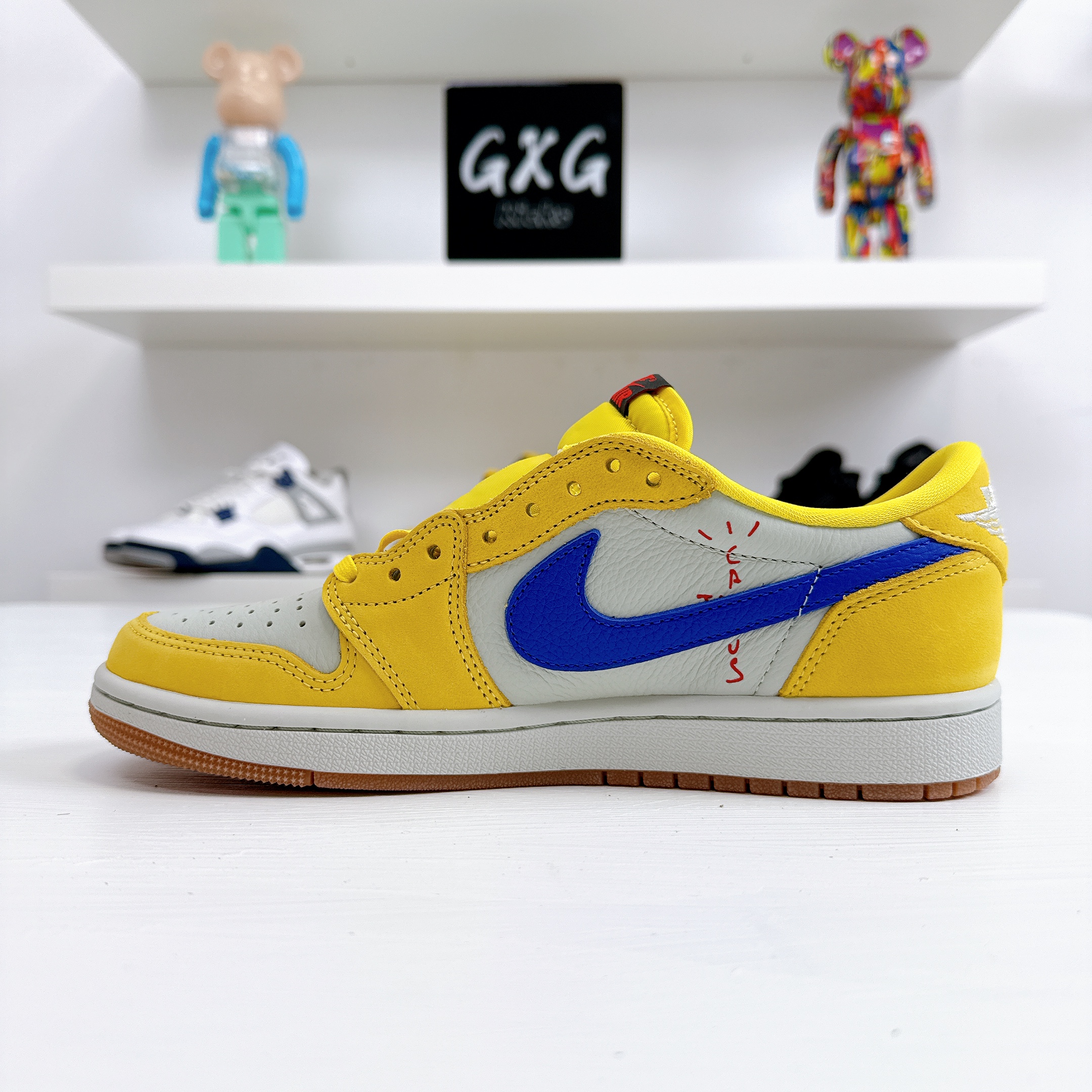 Air Jordan 1 Retro Low OG SP x Travis Scott 'Canary' DZ4137-700