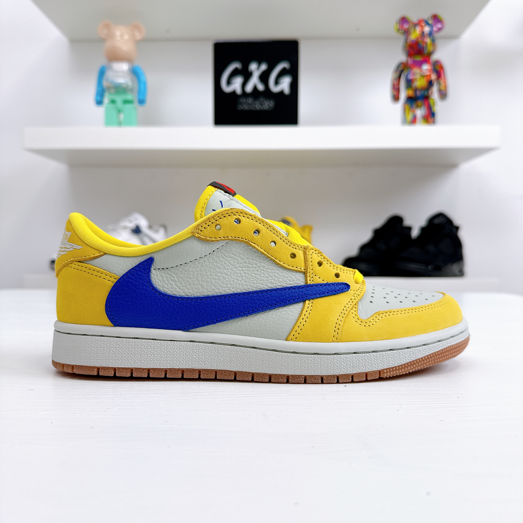 Air Jordan 1 Retro Low OG SP x Travis Scott 'Canary' DZ4137-700