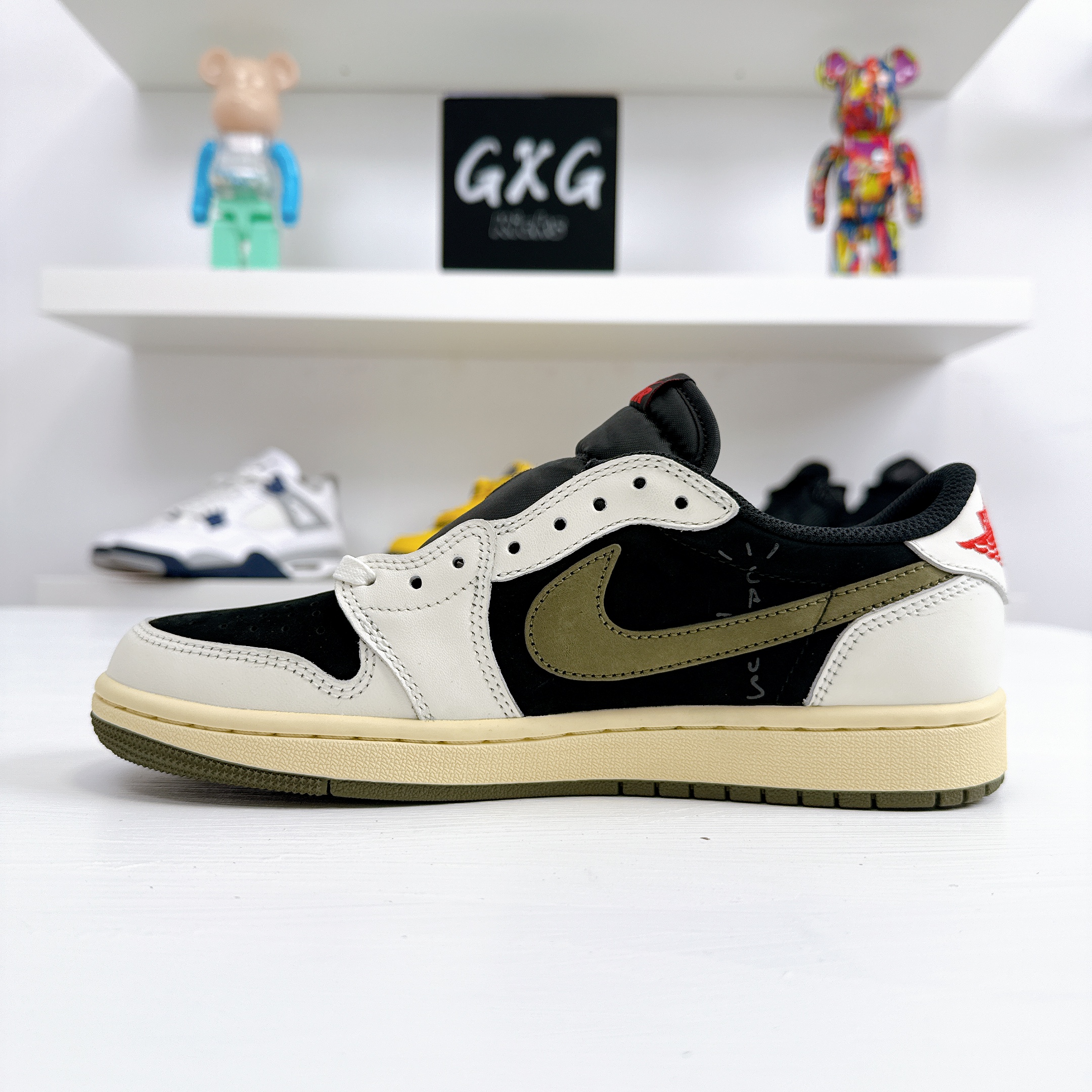 (WMNS) Air Jordan 1 Retro Low OG SP x Travis Scott 'Medium Olive' DZ4137-106