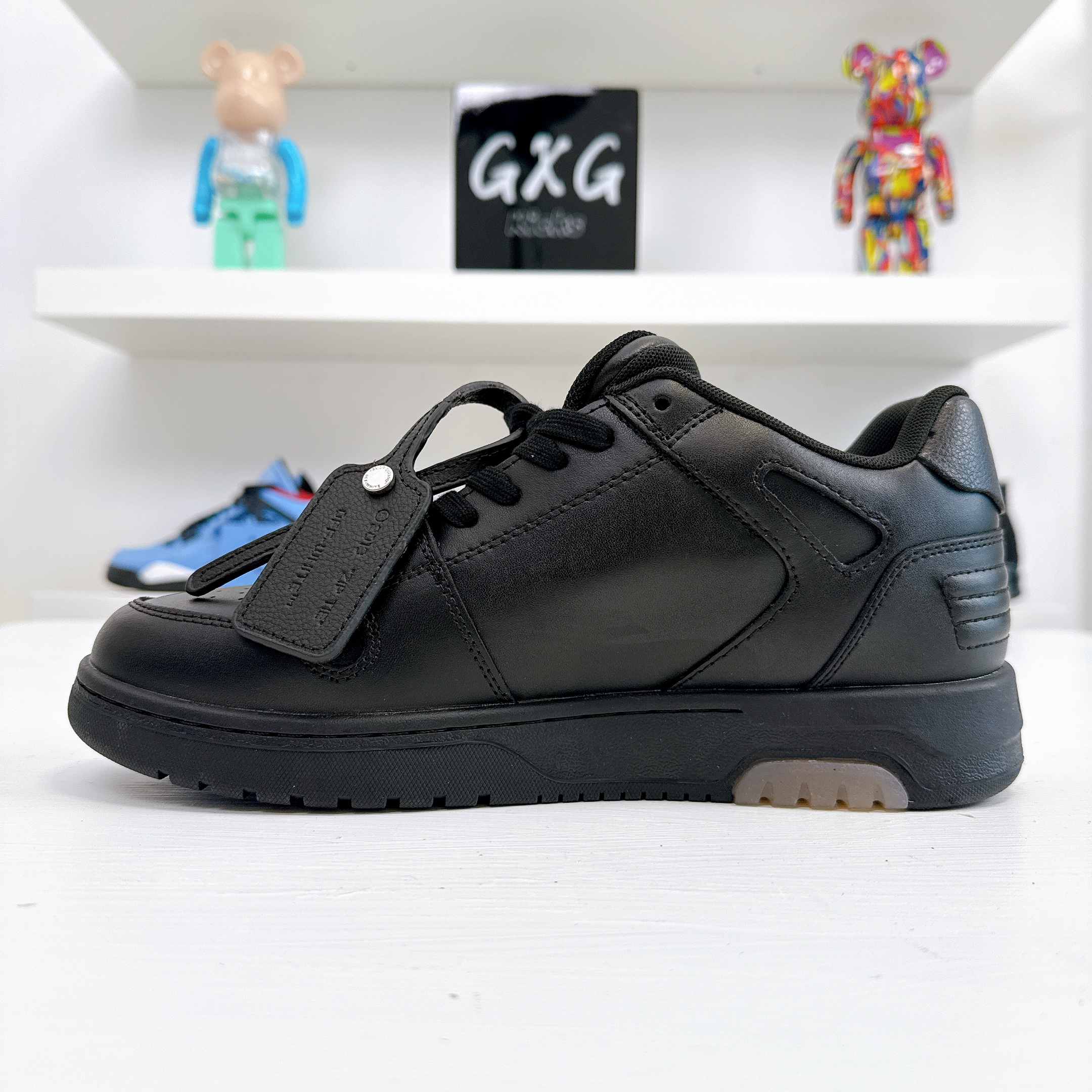 OFF-WHITE OOO Low Tops For Walking