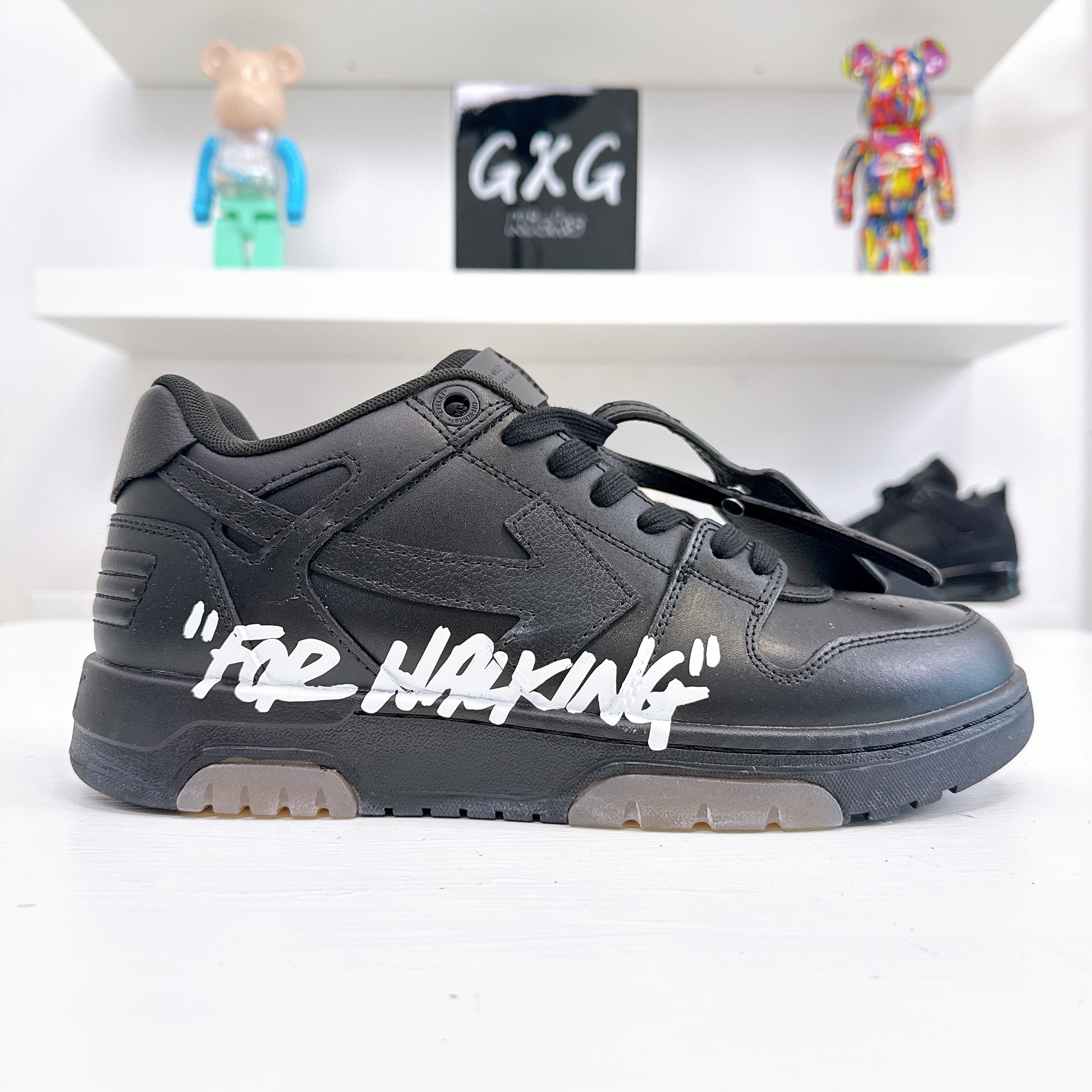 OFF-WHITE OOO Low Tops For Walking