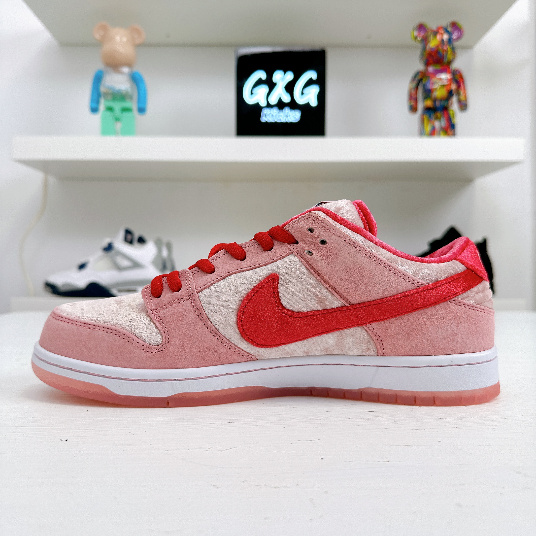 Nike x StrangeLove SB Dunk Low 'Valentine's Day' CT2552-800