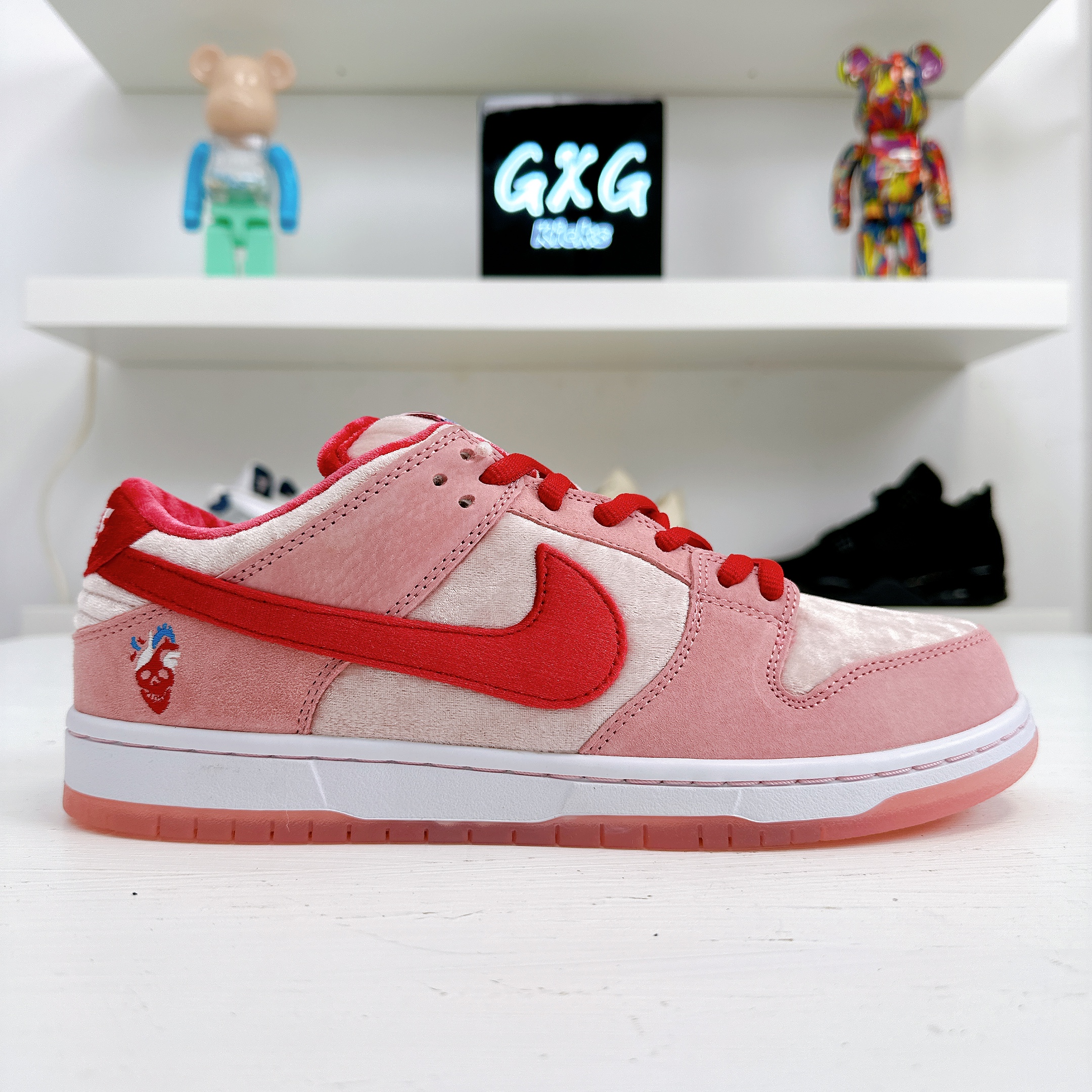 Nike x StrangeLove SB Dunk Low 'Valentine's Day' CT2552-800