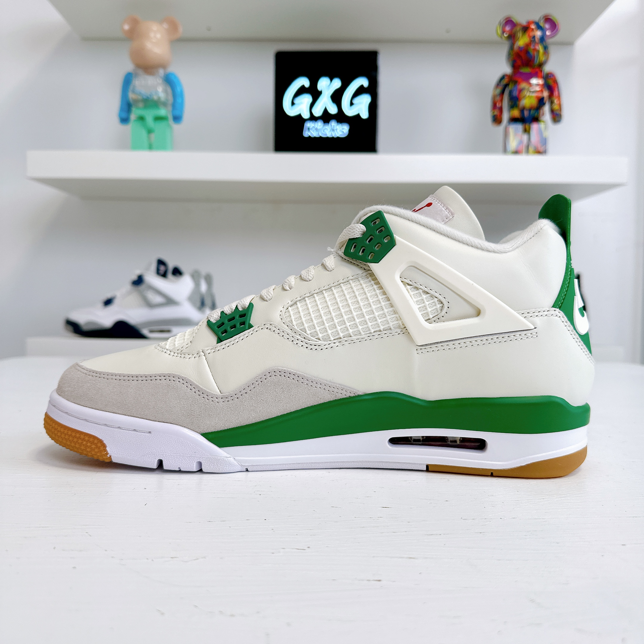 Air Jordan 4 Retro SB 'Pine Green' DR5415-103
