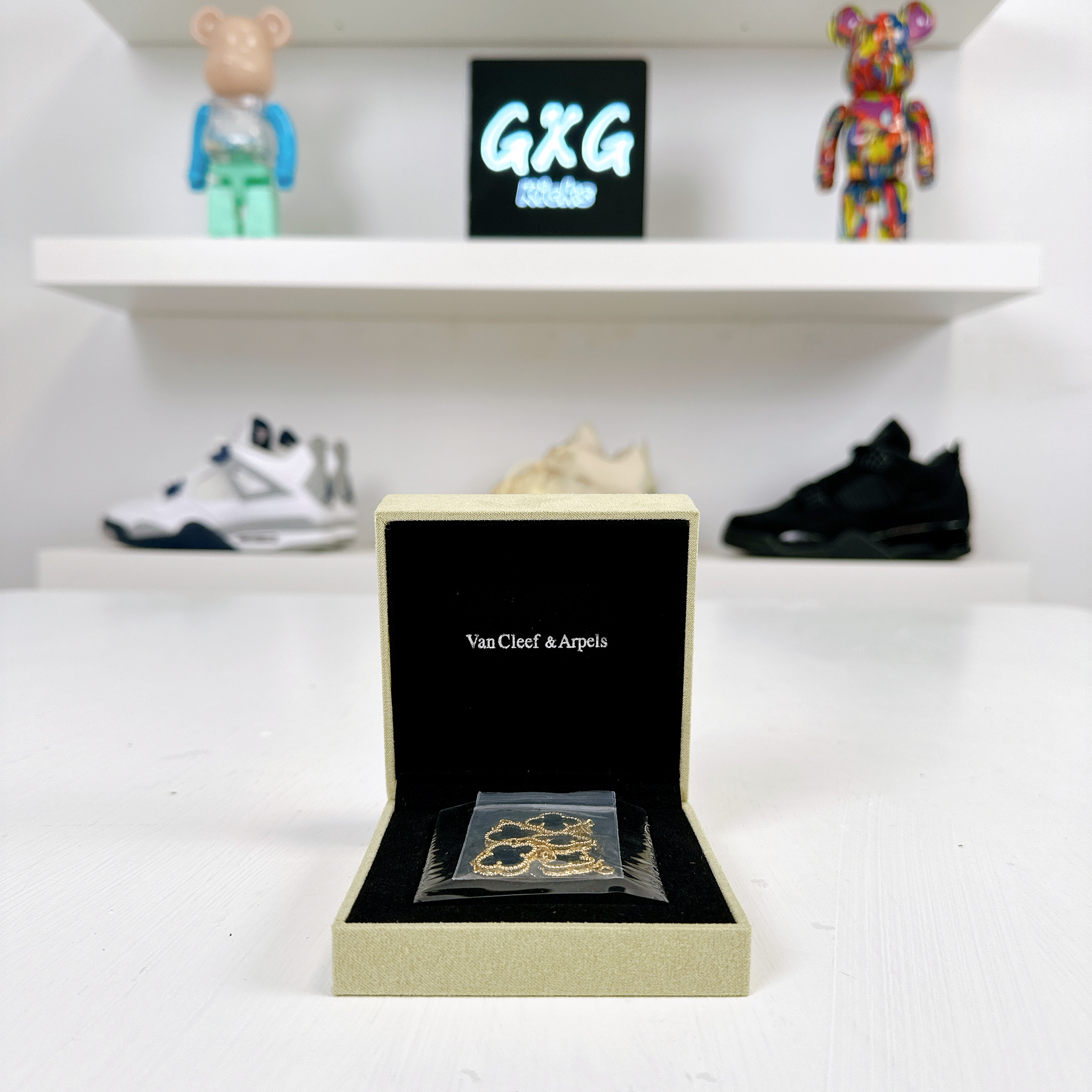 Van Cleef & Arpels Bracelet (Gold and Black)