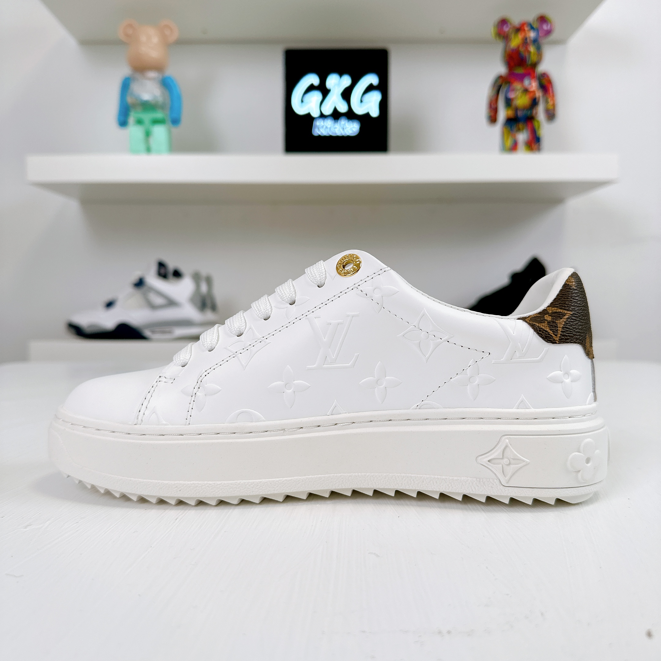 (WMNS) LOUIS VUITTON Time Out Sneakers 'White with White Monogram' 1A9HBT
