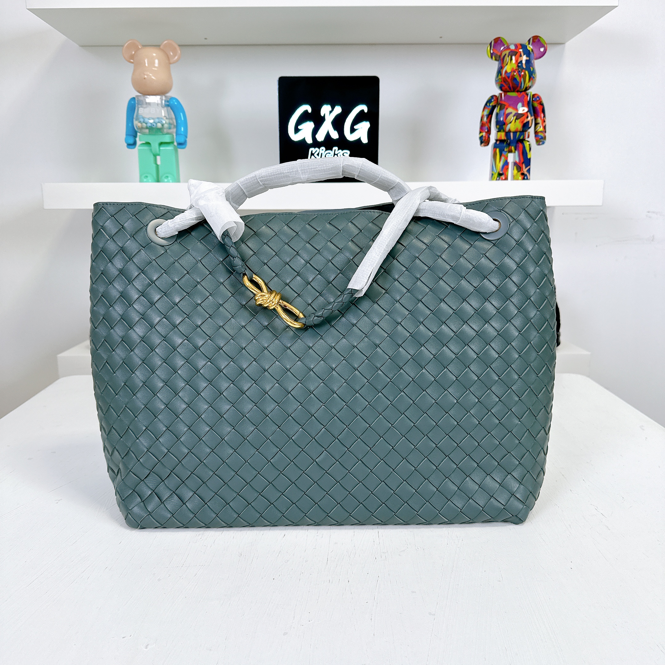 Bottega Veneta Andiamo Medium leather tote