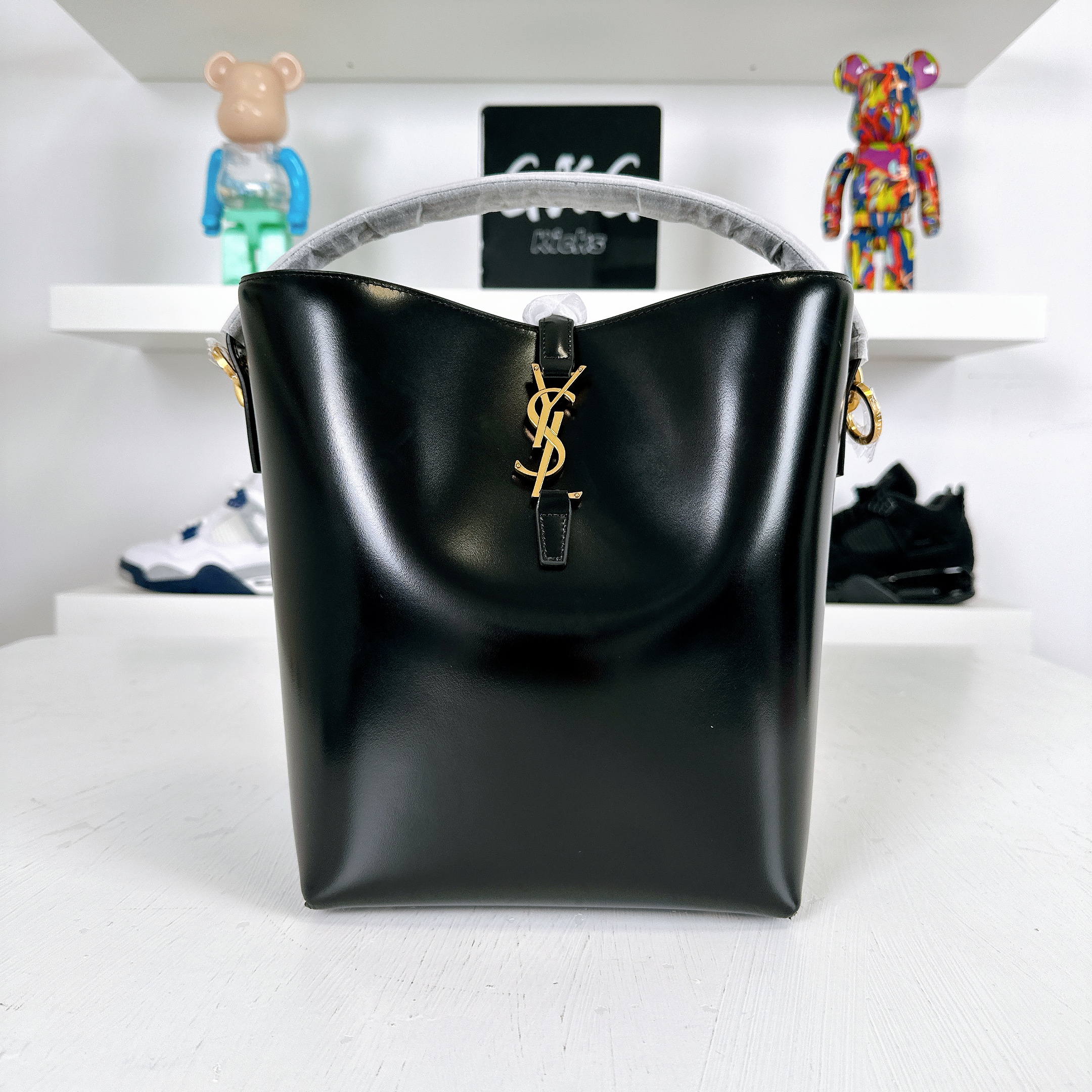 Saint Laurent Le 37 Bucket Bag Black