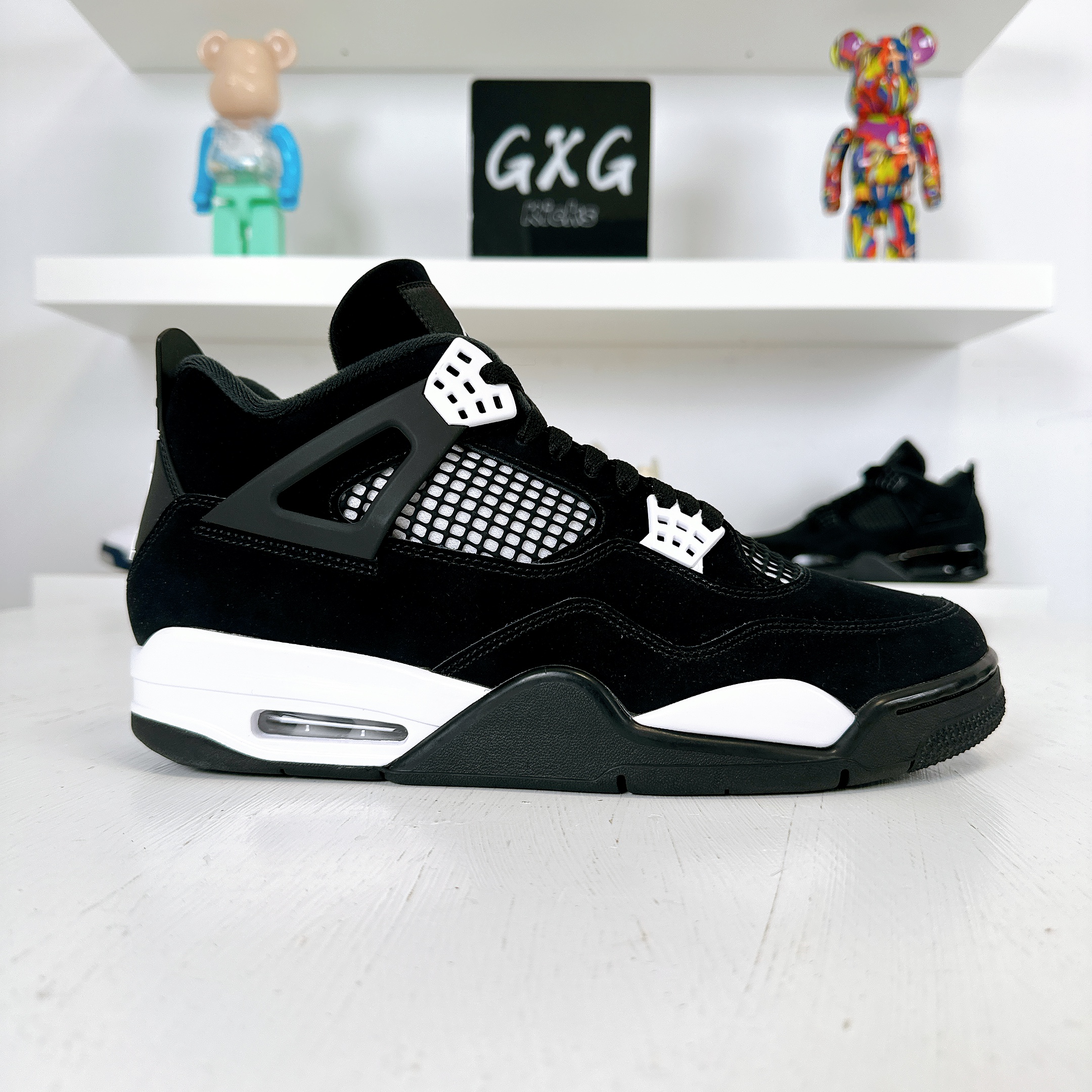 Air Jordan 4 Retro 'White Thunder' FQ8138-001