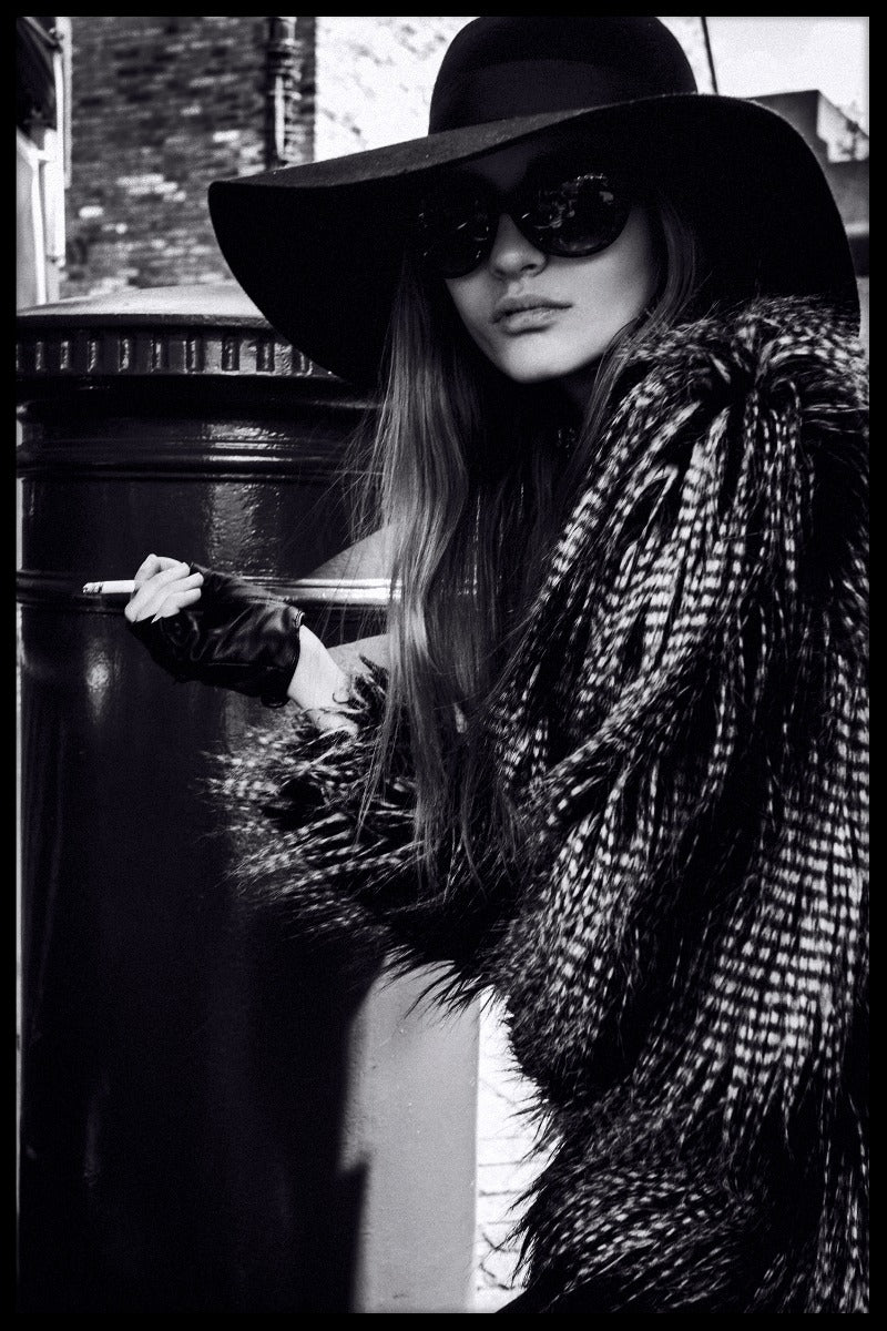 Woman Smoking N02 juliste