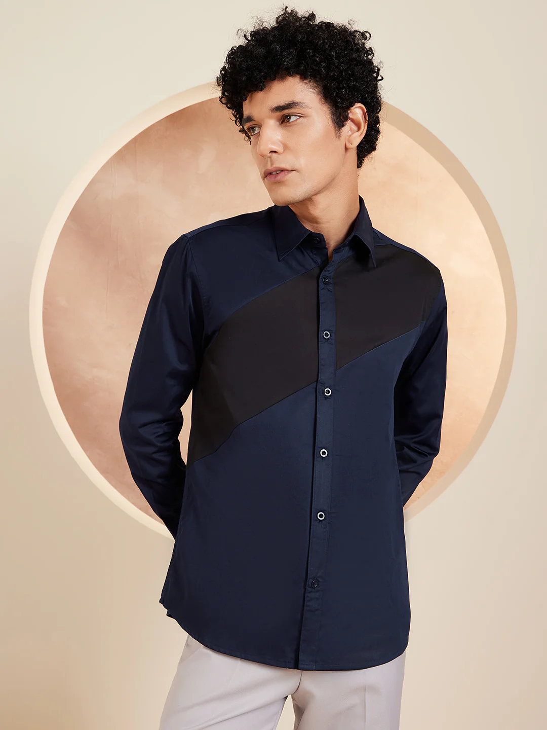 navy blue: Full Sleeves Colorblocked Cotton Casual Shirt
