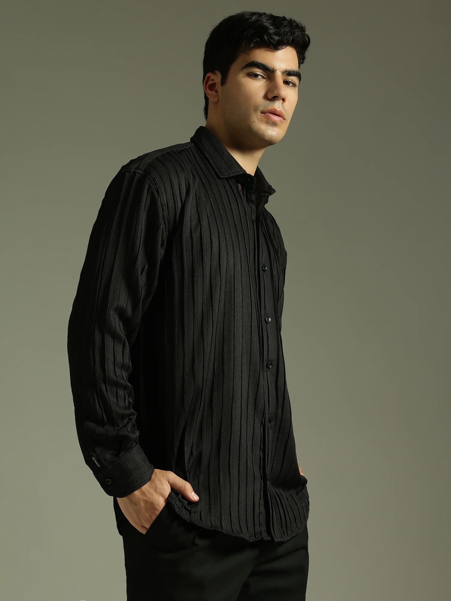 Black: Stretchable Pleated Drop Shoulder Casual Shirt