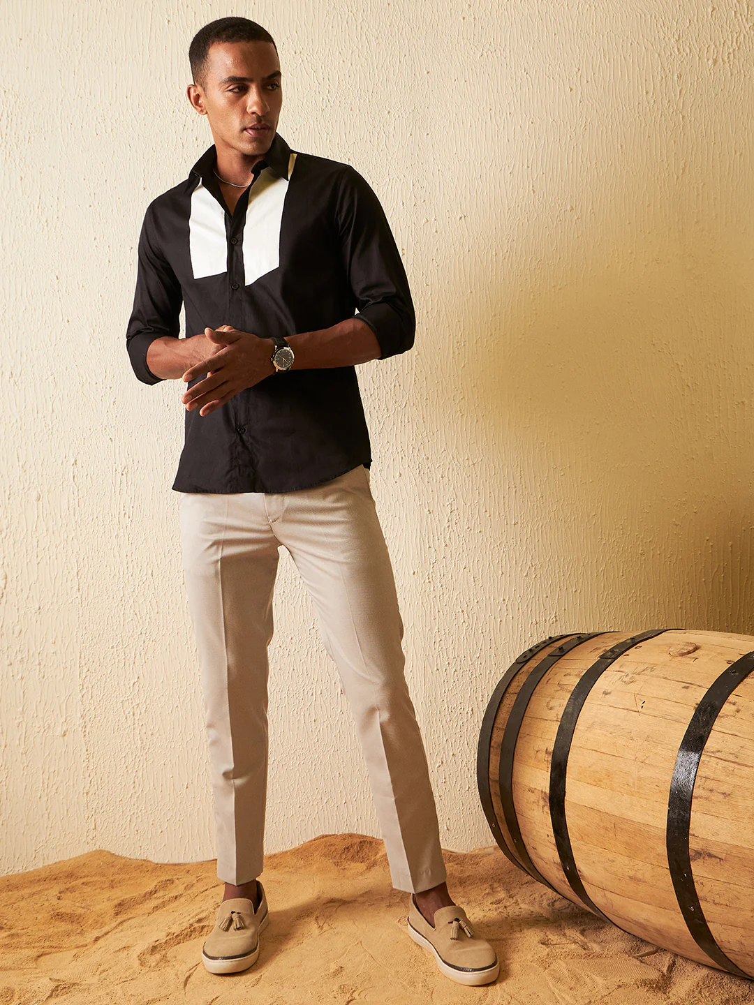 Black: Full Sleeves Colourblocked Slim Fit Shirt