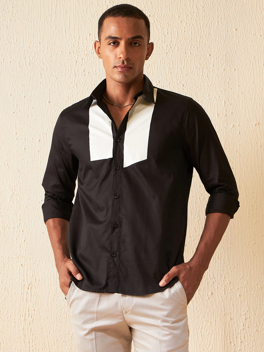Black: Full Sleeves Colourblocked Slim Fit Shirt