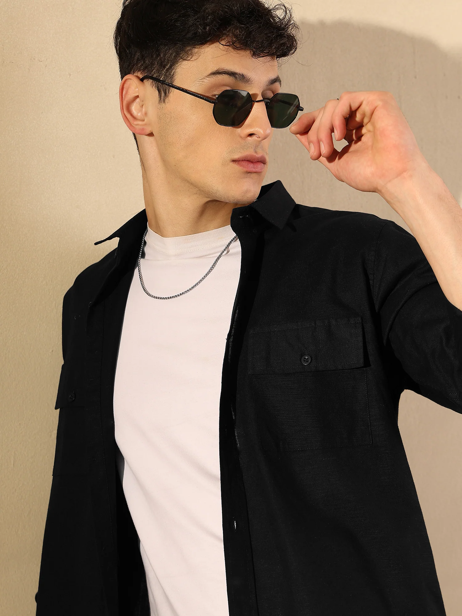 Black: Double Pocket Cotton Linen Shirt