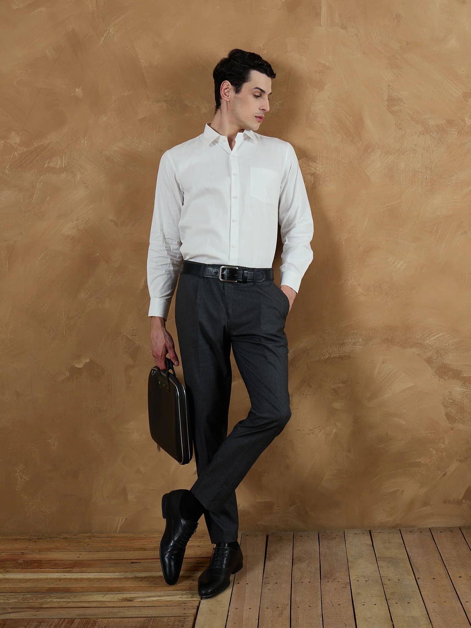 White: Comfort Fit Solid Formal Shirt