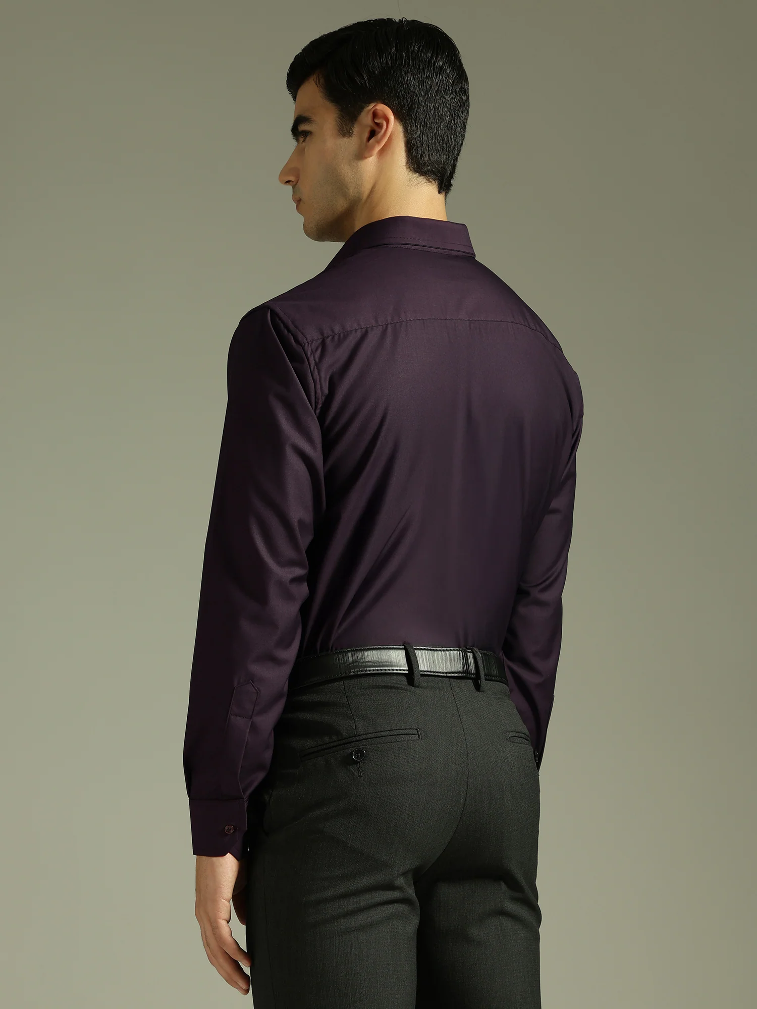 Purple: Spread Collar Formal Shirt
