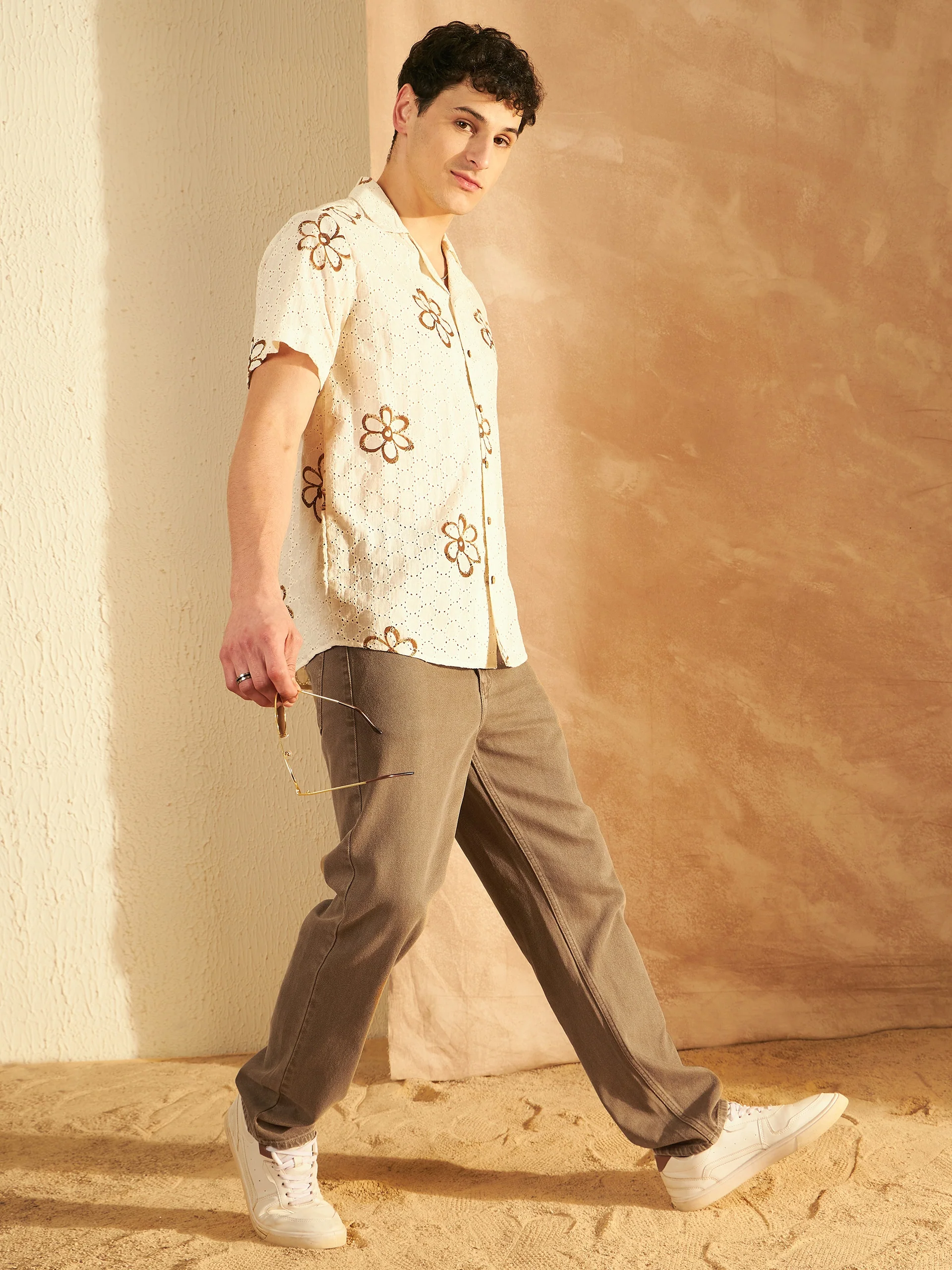 Light Brown: Korean Baggy Jeans