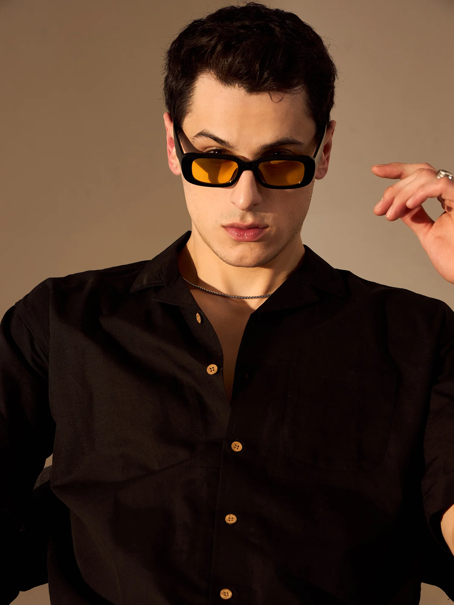 Black: Half Sleeves Sustainable Hemp Oversize Shirt