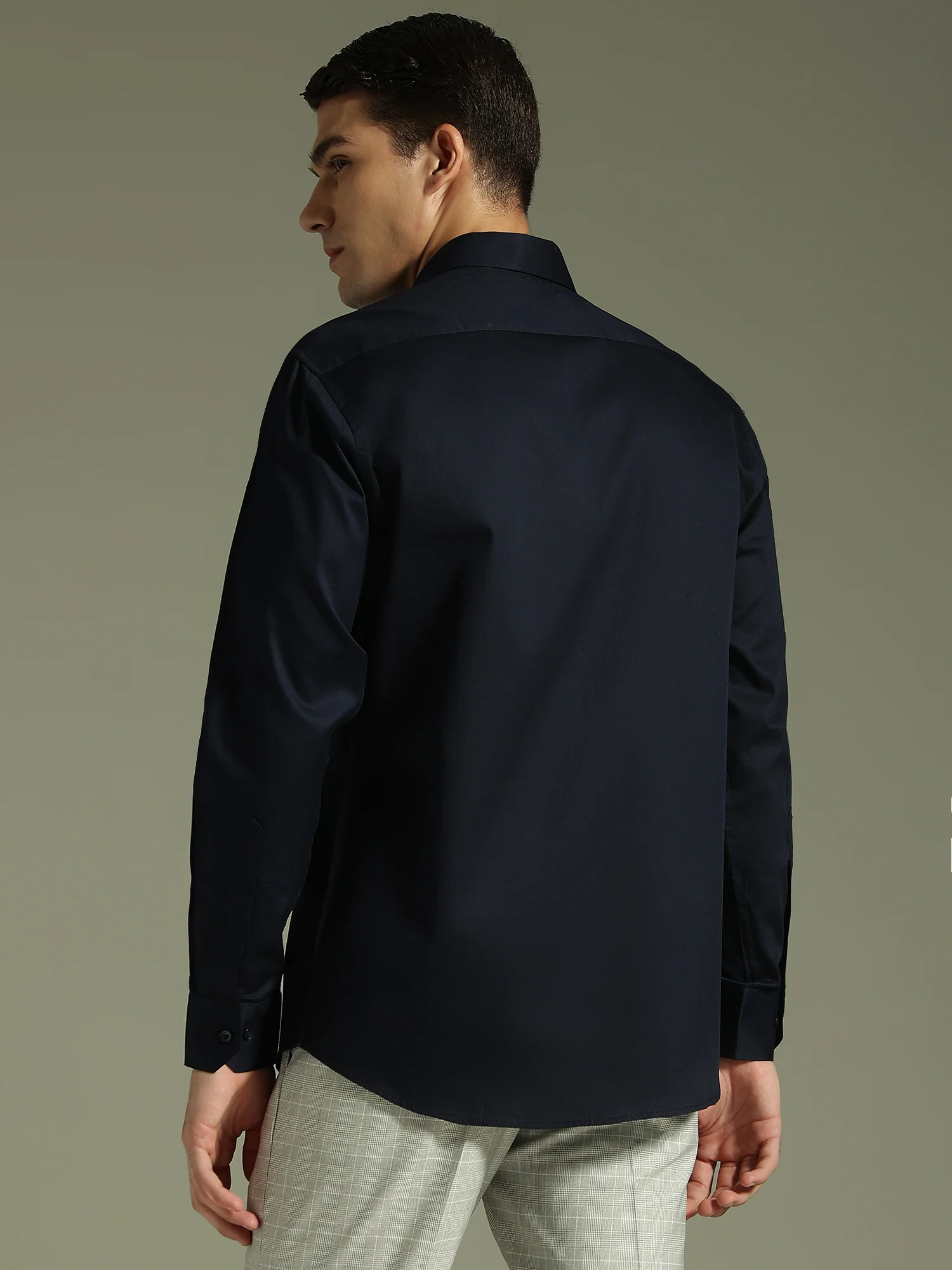 Navy Blue: Solid Cotton Formal Shirt