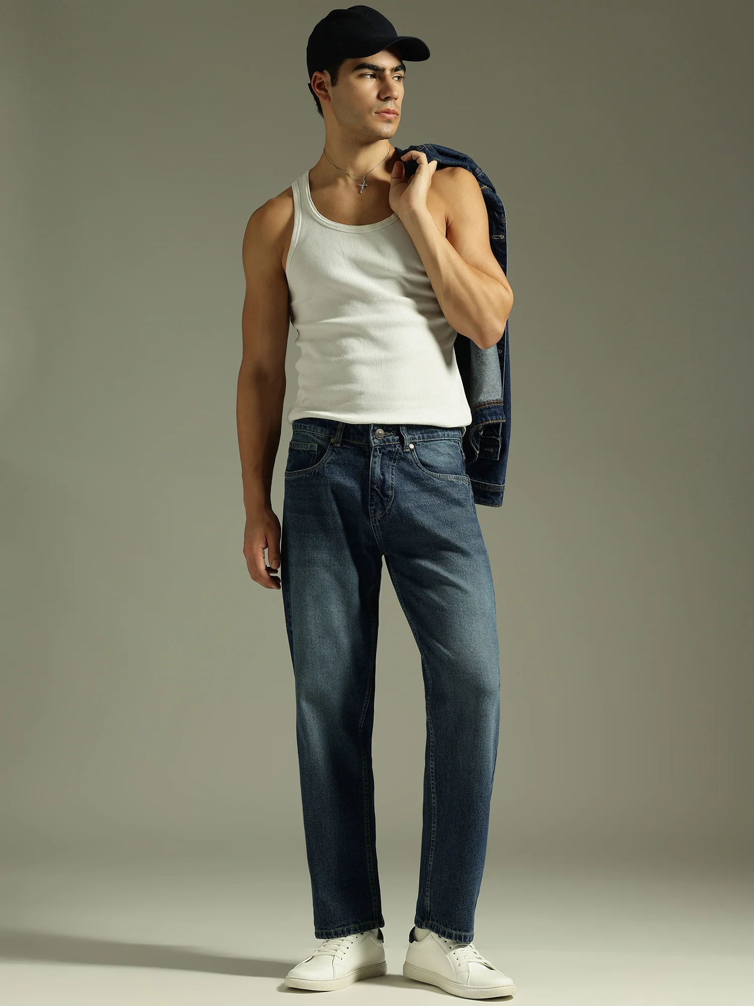 Blue: Baggy Fit Light Faded jeans