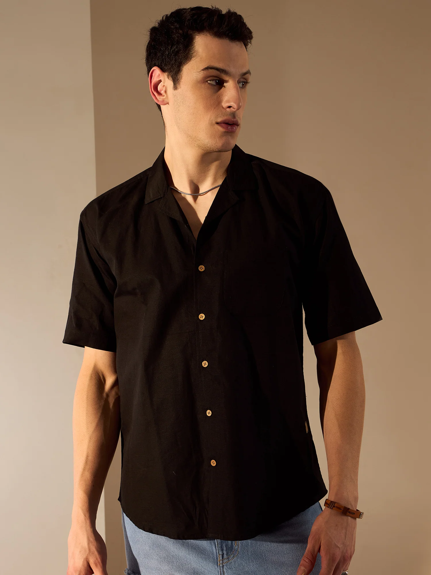 Black: Half Sleeves Sustainable Hemp Oversize Shirt
