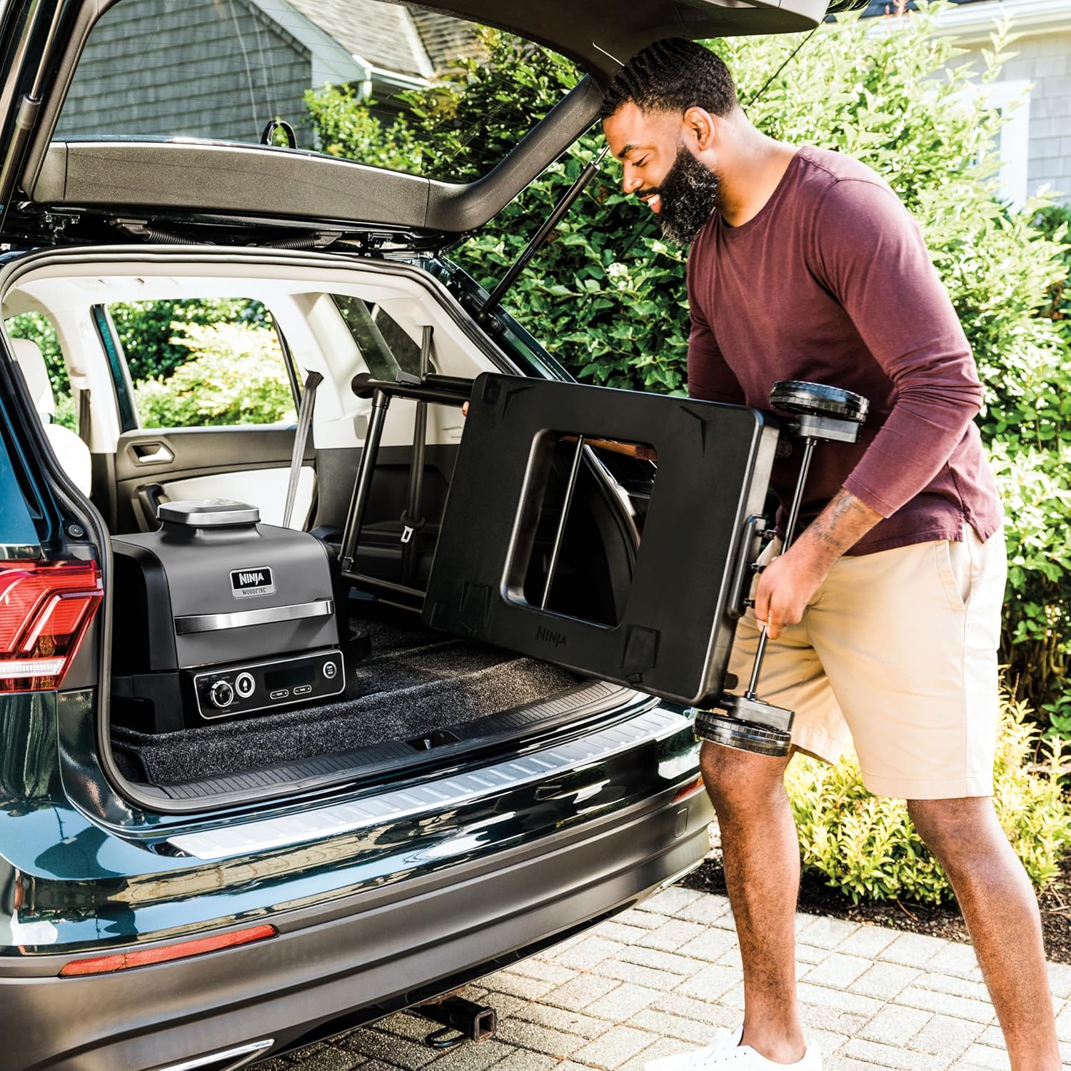 Ninja Woodfire Pro Connect XL Electric BBQ Grill & Smoker with App Control, Digital Sensor, Large 7-in-1 Grill & Air Fryer with Wood Fire Pellets, Weatherproof, Black OG901EU