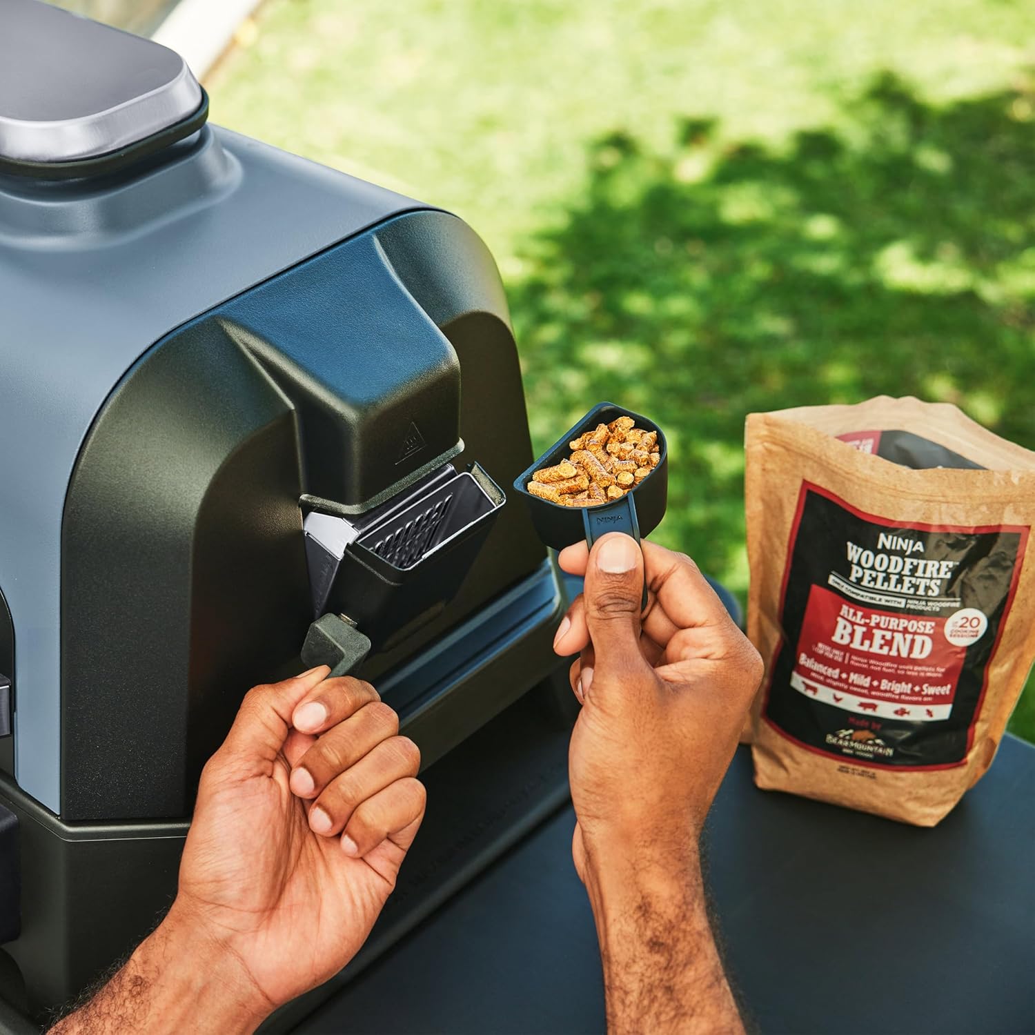 Ninja Woodfire Pro Connect XL Electric BBQ Grill & Smoker with App Control, Digital Sensor, Large 7-in-1 Grill & Air Fryer with Wood Fire Pellets, Weatherproof, Black OG901EU