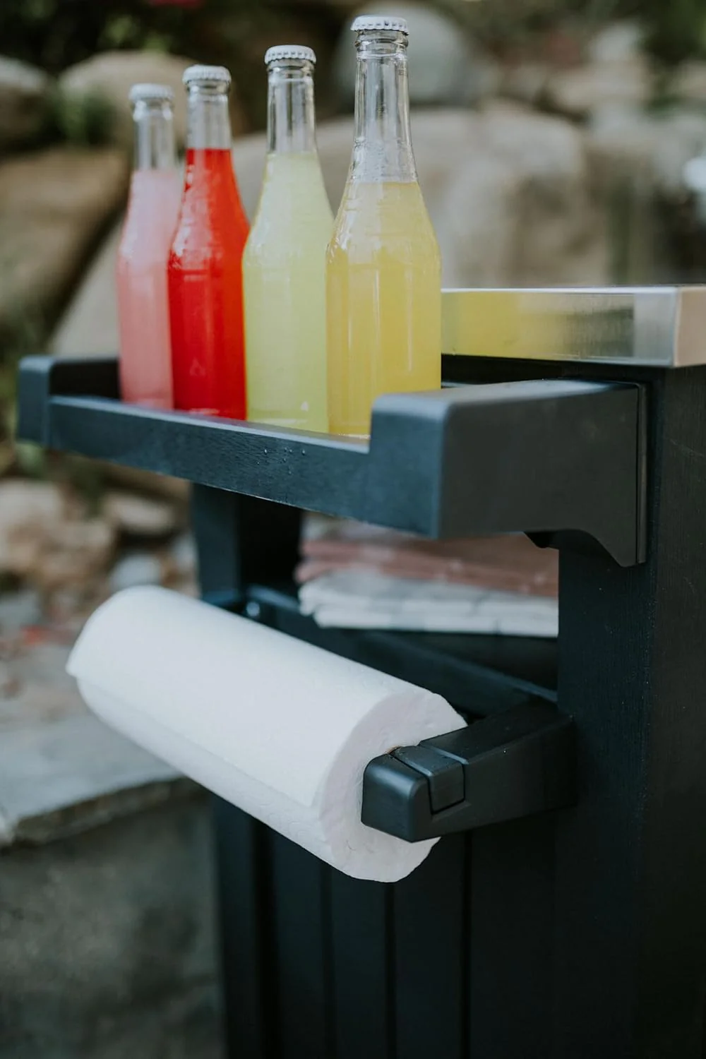 Keter Outdoor Rolling Table Cart voor voedselbereiding, opslag, bar en grill, donkerbruin