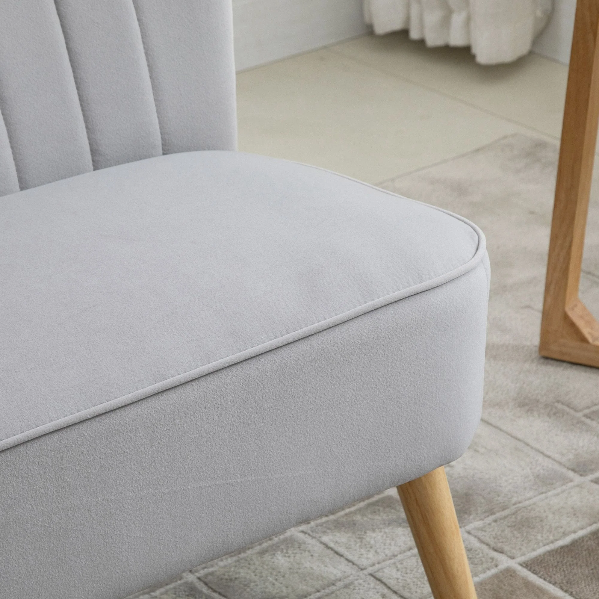 Modern linnen tweezitsbankje, compact bankje met vulling en houten poten, grijs