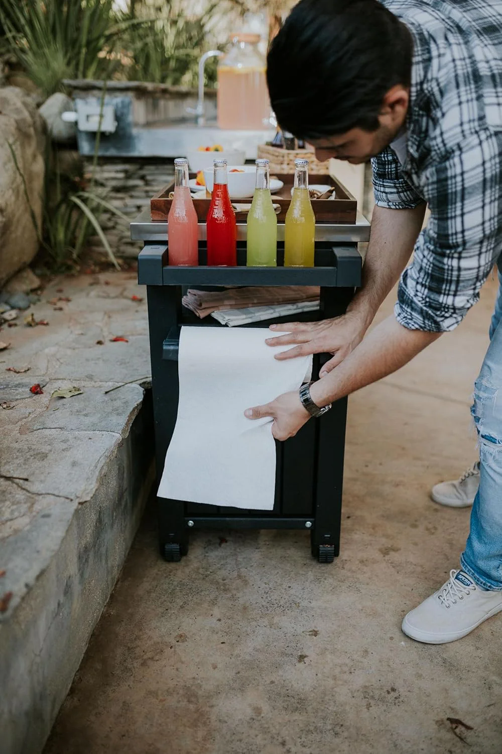 Keter Outdoor Rolling Table Cart voor voedselbereiding, opslag, bar en grill, donkerbruin