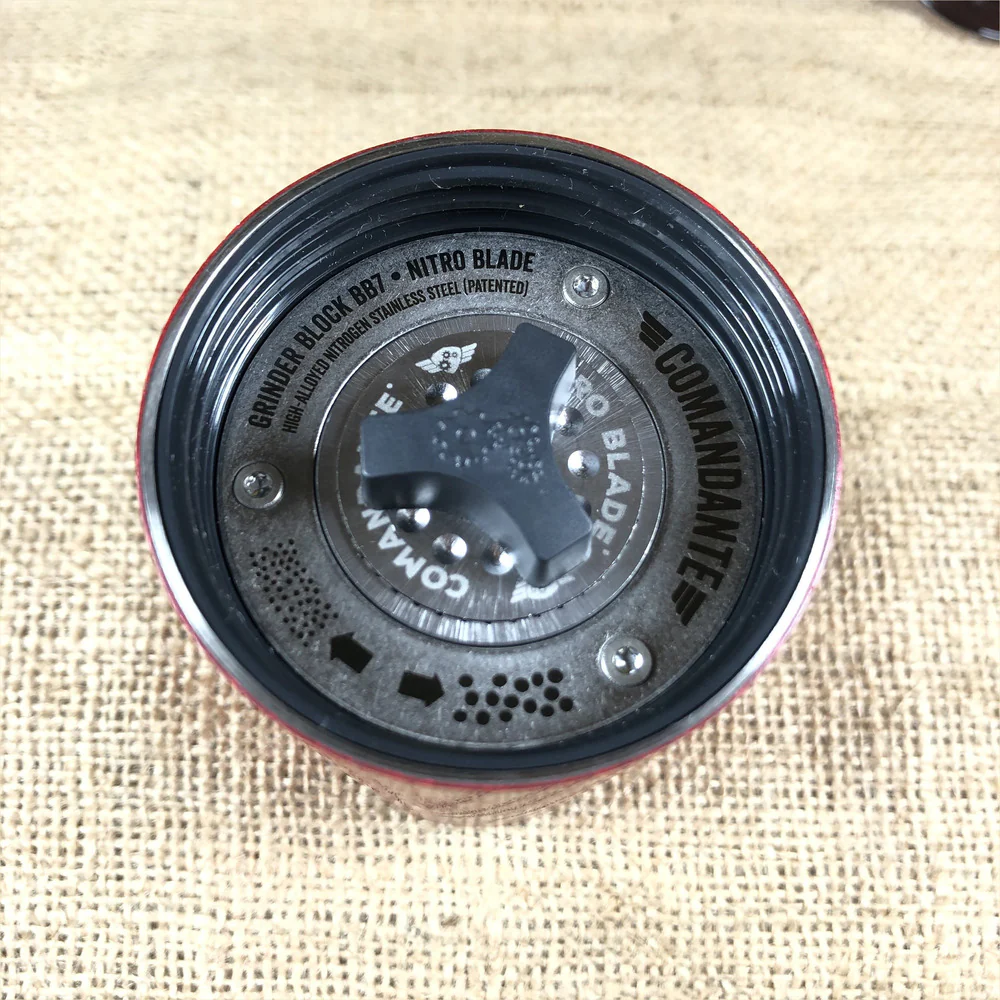 2025 Comandante C40 Nitro Blade - alle kleuren - Handmolen