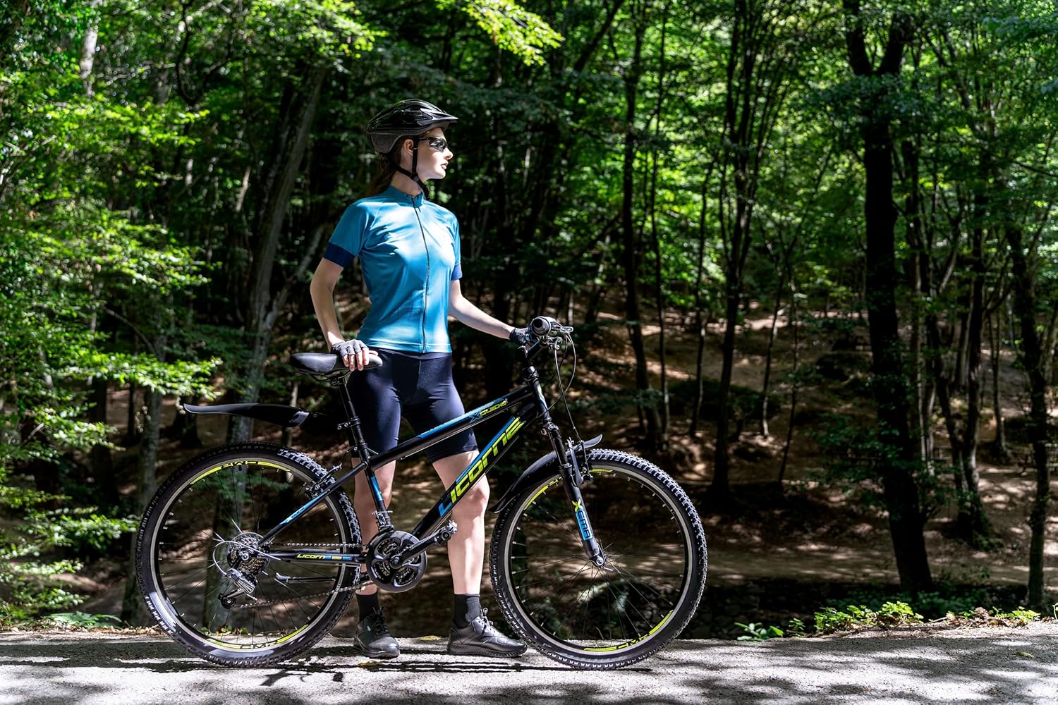 Licorne Bike Mountain Bike Guide for Girls, Boys, Women and Men, Shimano 21-Speed Gear