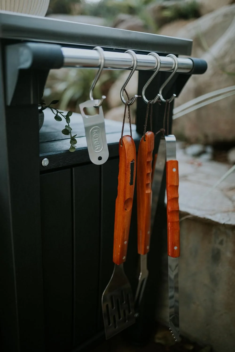 Keter Outdoor Rolling Table Cart voor voedselbereiding, opslag, bar en grill, donkerbruin