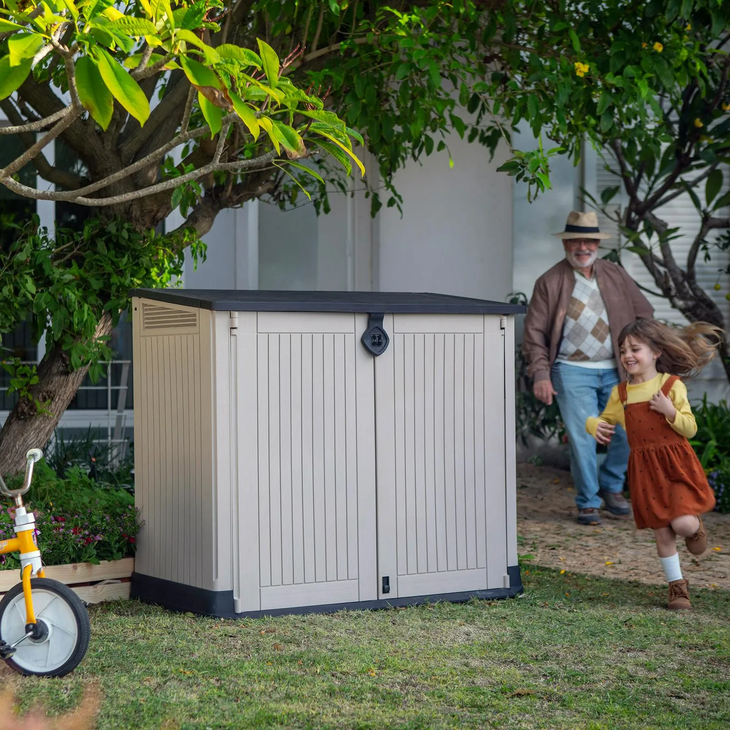 Keter Store-It-Out Midi 30-Cu Ft All-Weather Hars Opslagschuur, Beige