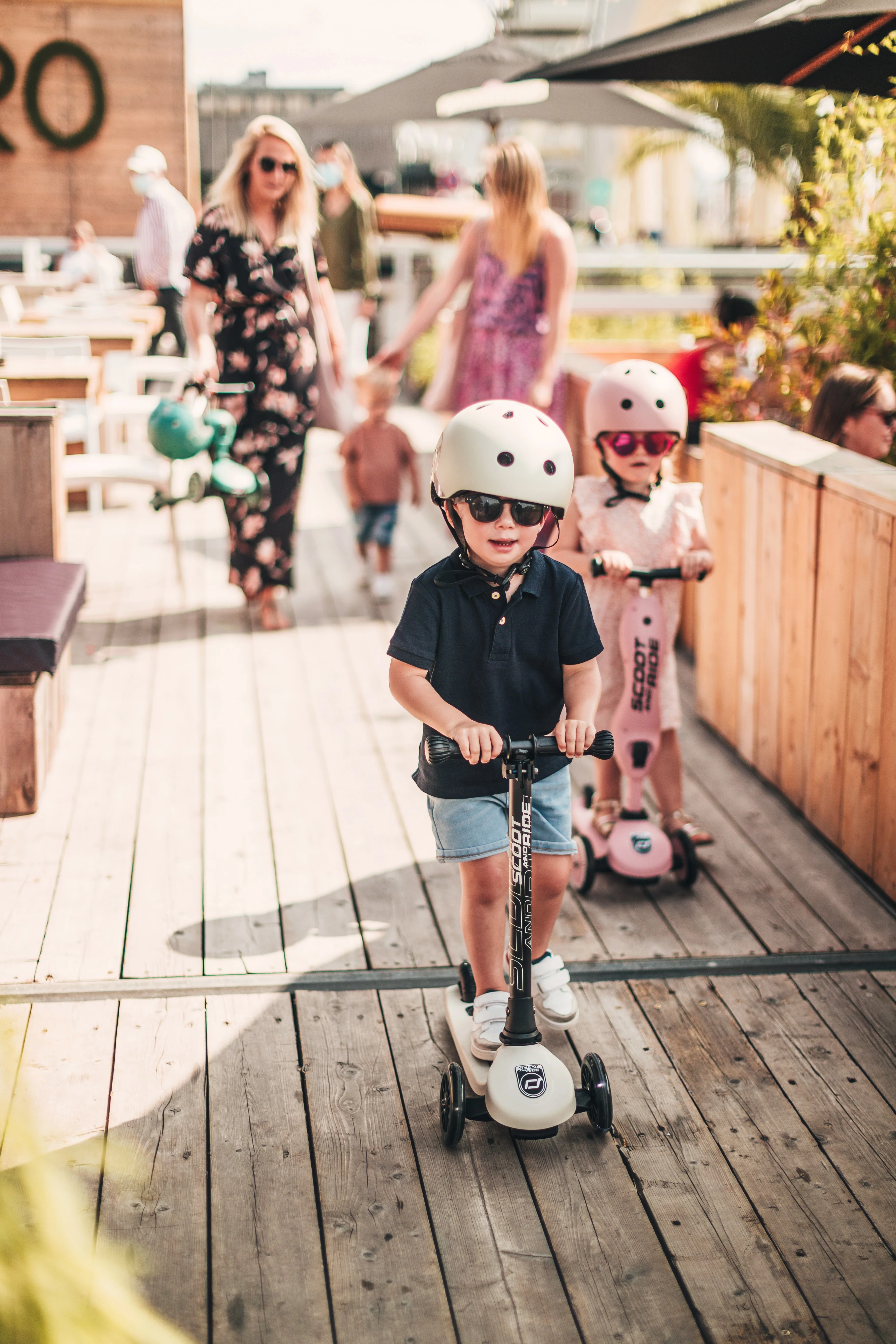 2025 Scoot & Ride Highwaykick 3 LED �C Step voor kinderen met opvouwbaar stuur en lichtgevende wielen