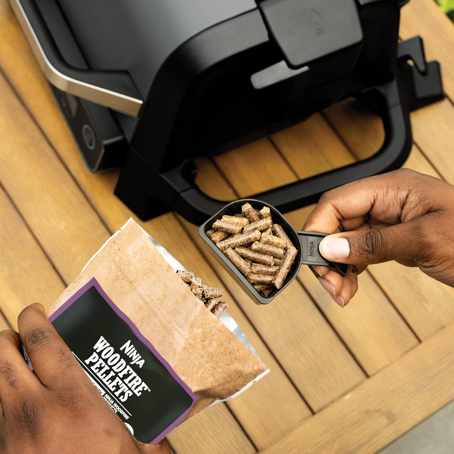 Ninja Woodfire Pro Connect XL Electric BBQ Grill & Smoker with App Control, Digital Sensor, Large 7-in-1 Grill & Air Fryer with Wood Fire Pellets, Weatherproof, Black OG901EU