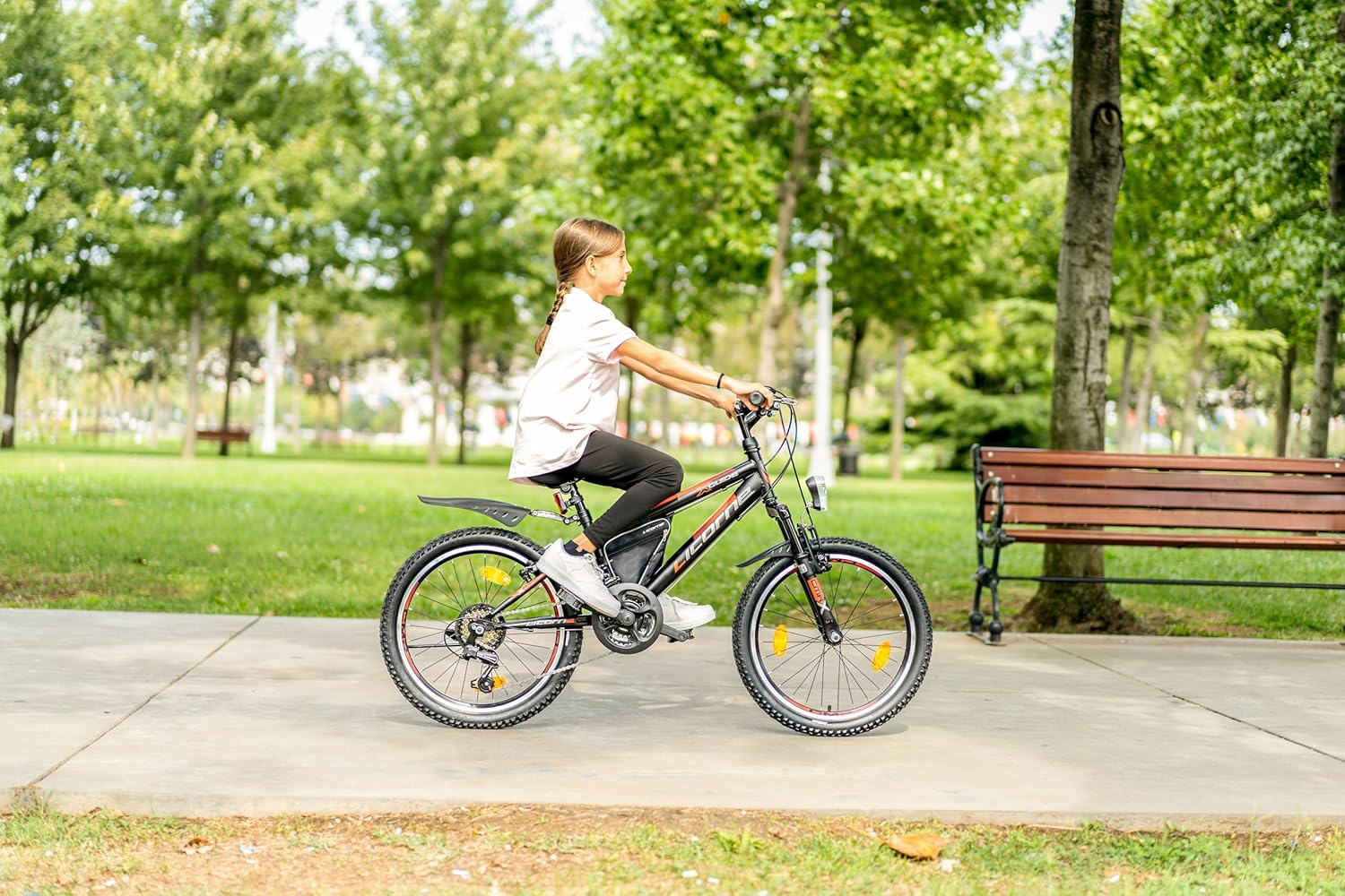 Licorne Bike Mountain Bike Guide for Girls, Boys, Women and Men, Shimano 21-Speed Gear