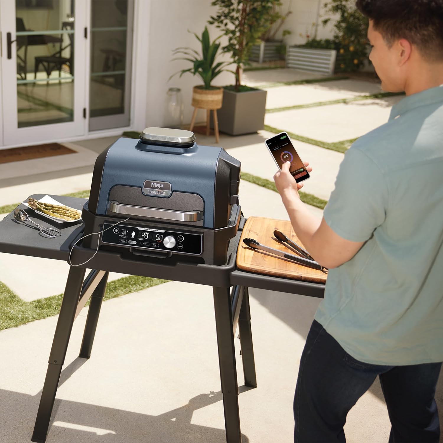 Ninja Woodfire Pro Connect XL Electric BBQ Grill & Smoker with App Control, Digital Sensor, Large 7-in-1 Grill & Air Fryer with Wood Fire Pellets, Weatherproof, Black OG901EU