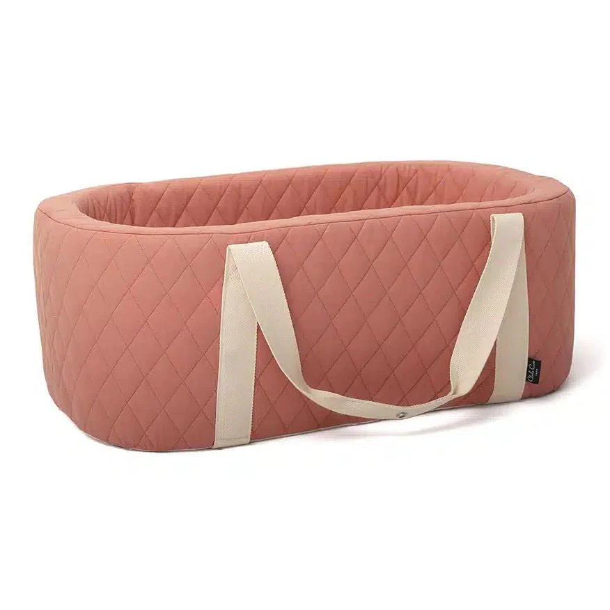 2025 Charlie Crane KUKO Babykorf �C Draagbaar met handgrepen | Optioneel frame van natuurlijk hout als wieg | Biologisch katoen & hoogwaardig schuim | Voor pasgeborenen tot zittende/krabbelende leeftijd | Zonder standaard en accessoires