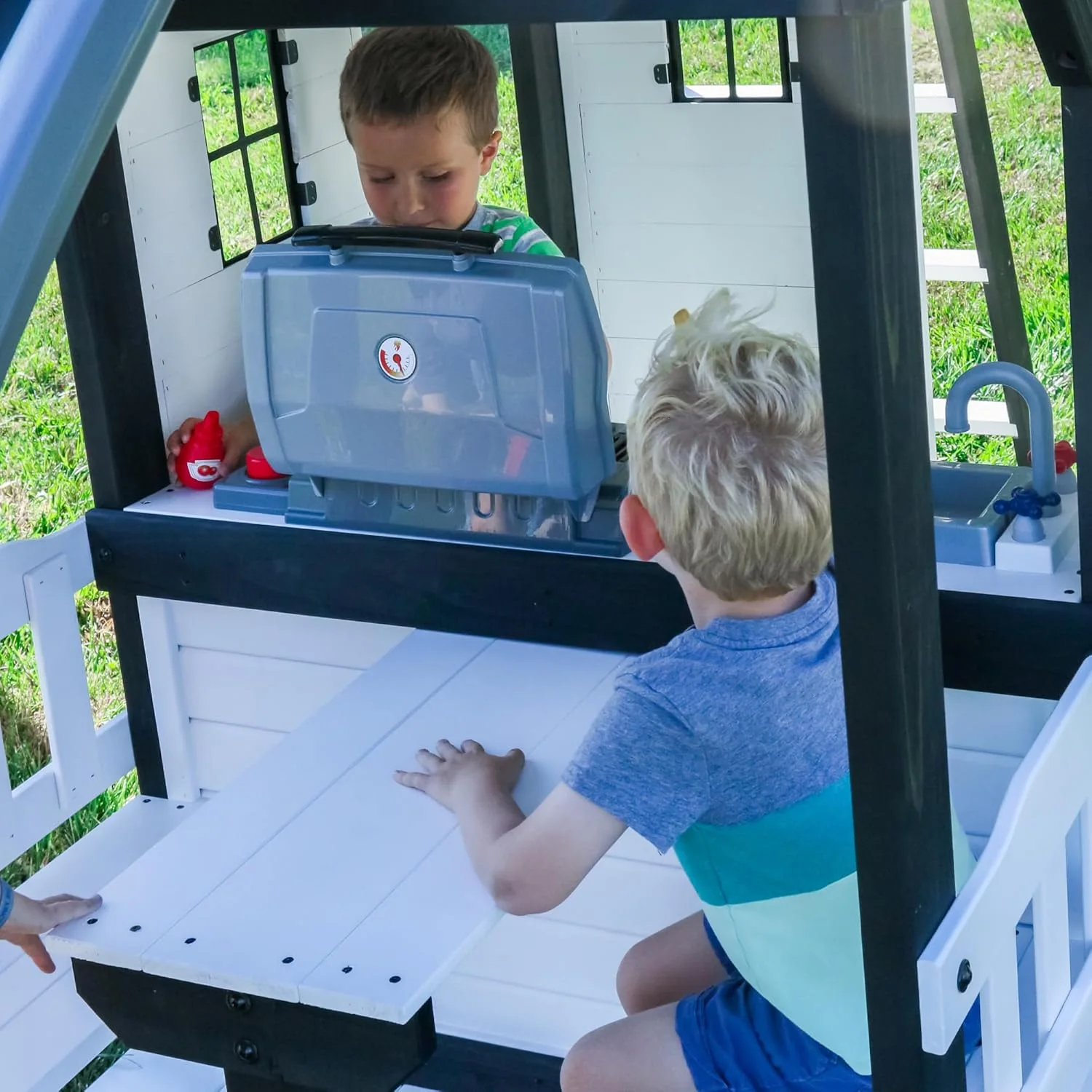 Backyard Discovery Canyon Creek cederhouten schommelset met golvende glijbaan, clubhuis, speelkeuken, picknickplaats, schommels met gordel, webschommel, klimwand, balkons, speelhuis, trapladder, buitenspeeltoestel