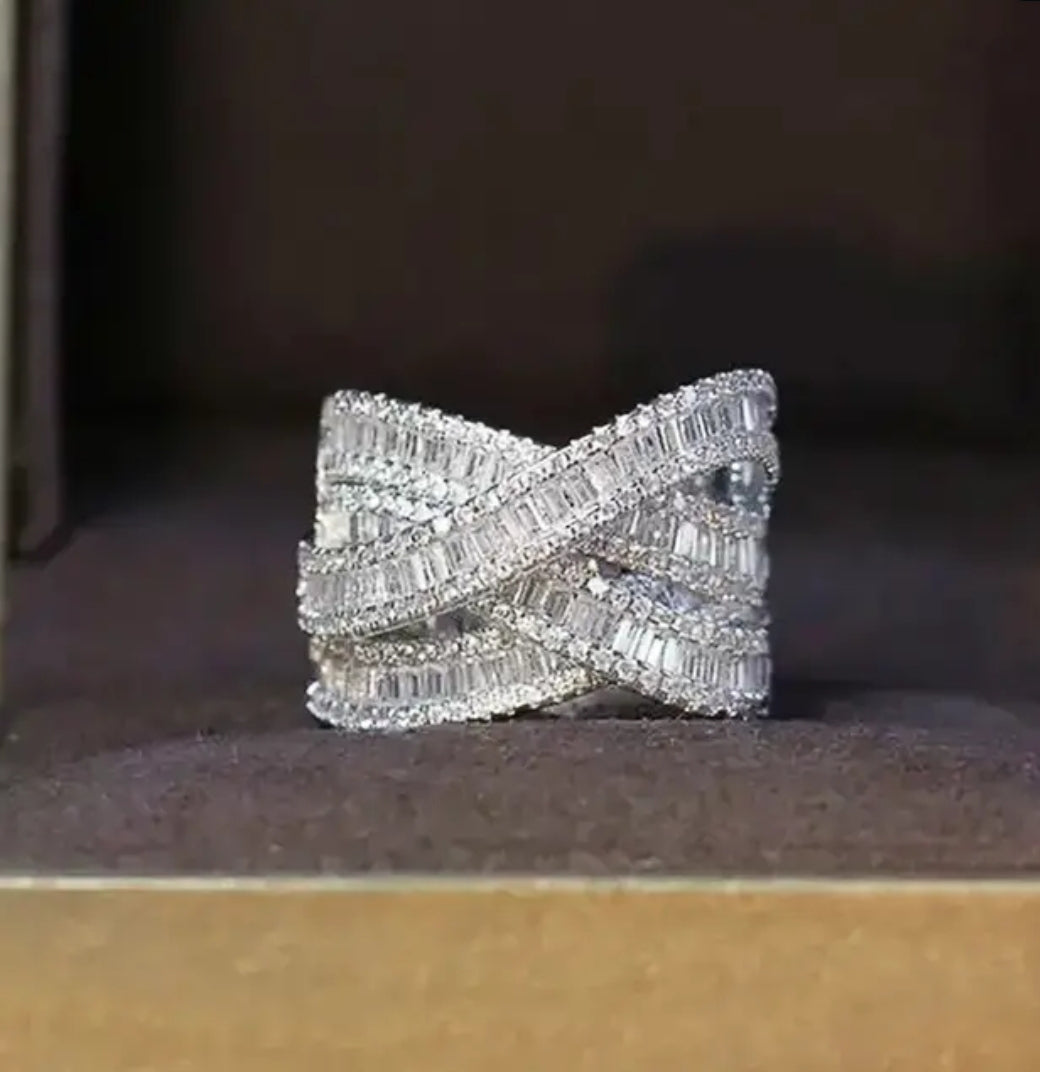 Criss-cross Baguettes statement Ring Zirconite. 851R0088