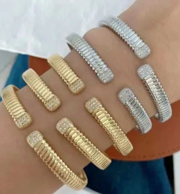 Designer face-off Bangle Zirconite Bracelet. 848B100