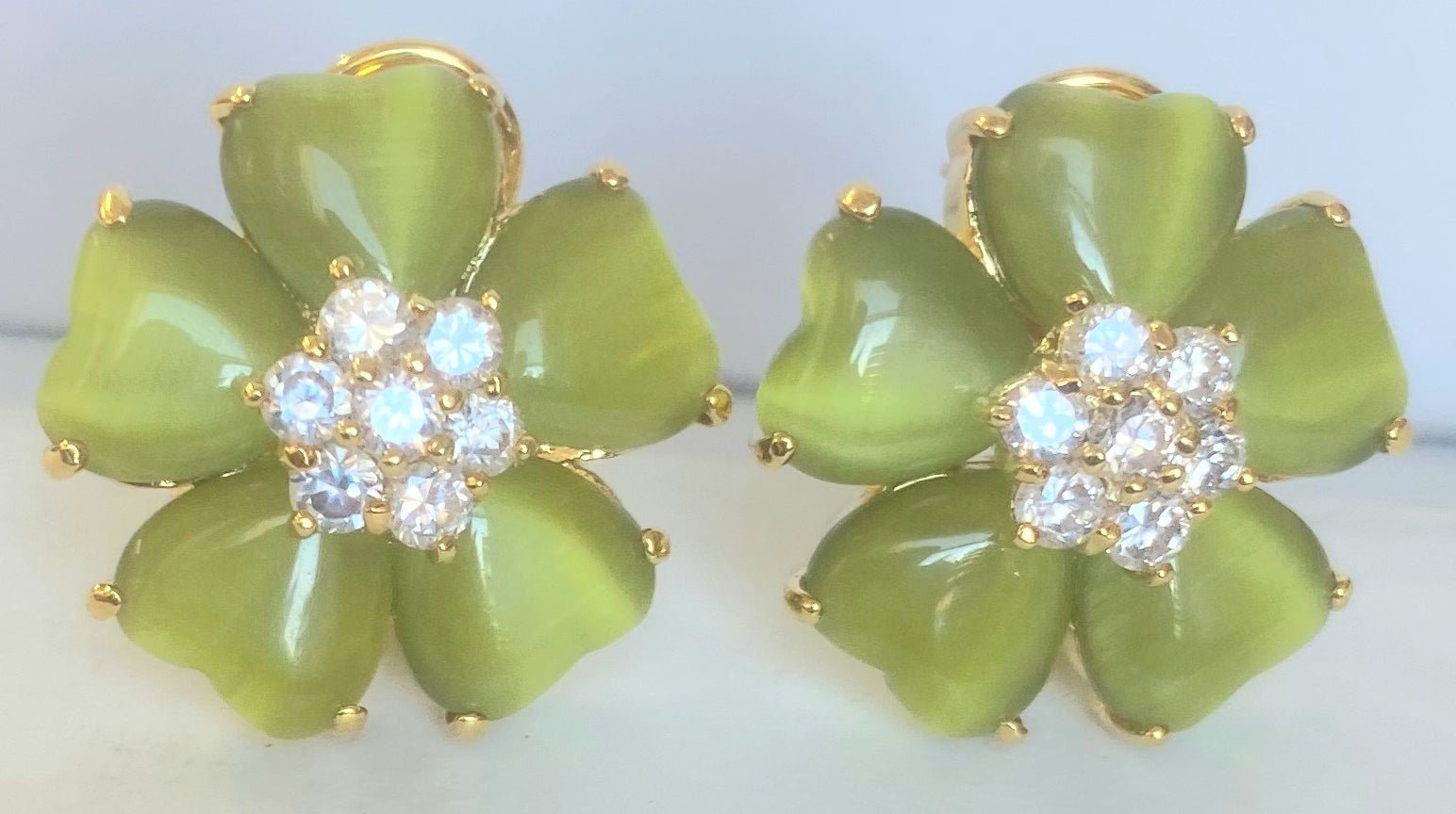 Zirconite Cat's Eye Heart Flower Earrings. 626E20011