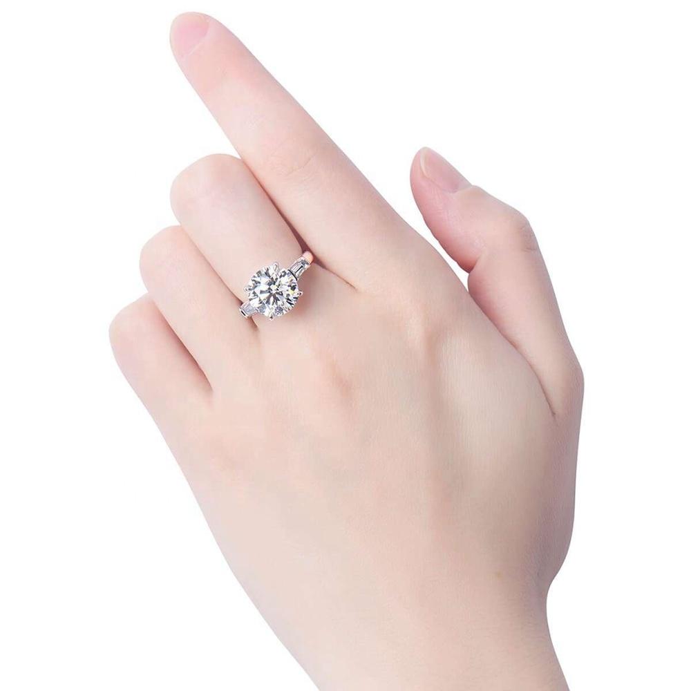 Round Diamond Veneer Cubic Zirconia Ring. 635R600