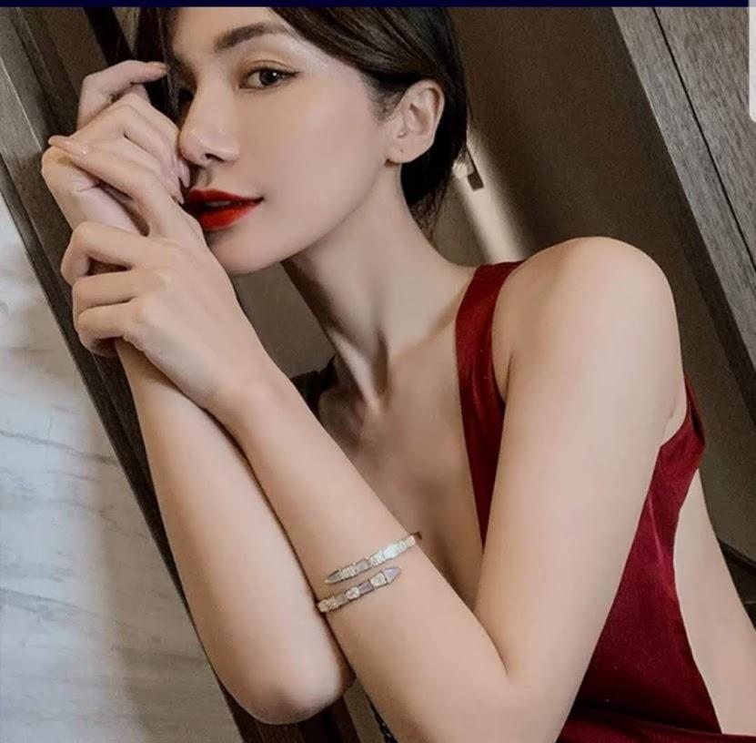 Face-off natural Shell Stainless Steel Bangle Bracelet. 709B12