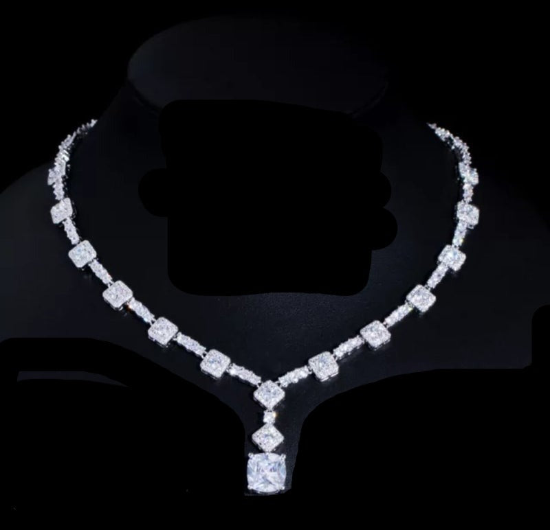 Diamond Veneer Cubic Zirconia Necklace Pendant. 826N100